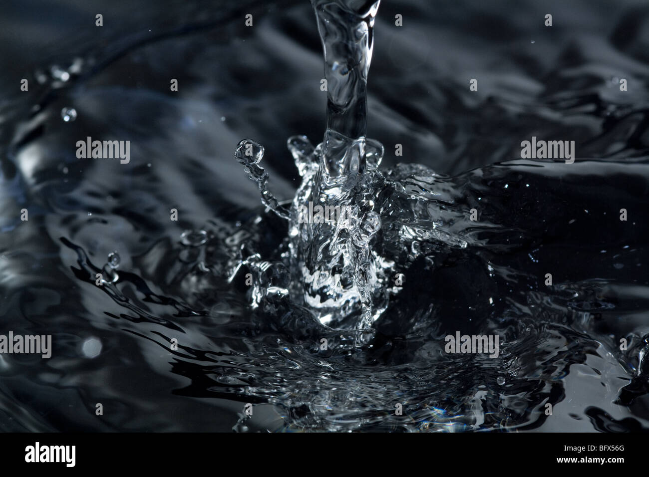 Congelare acqua movimento di discesa Foto Stock