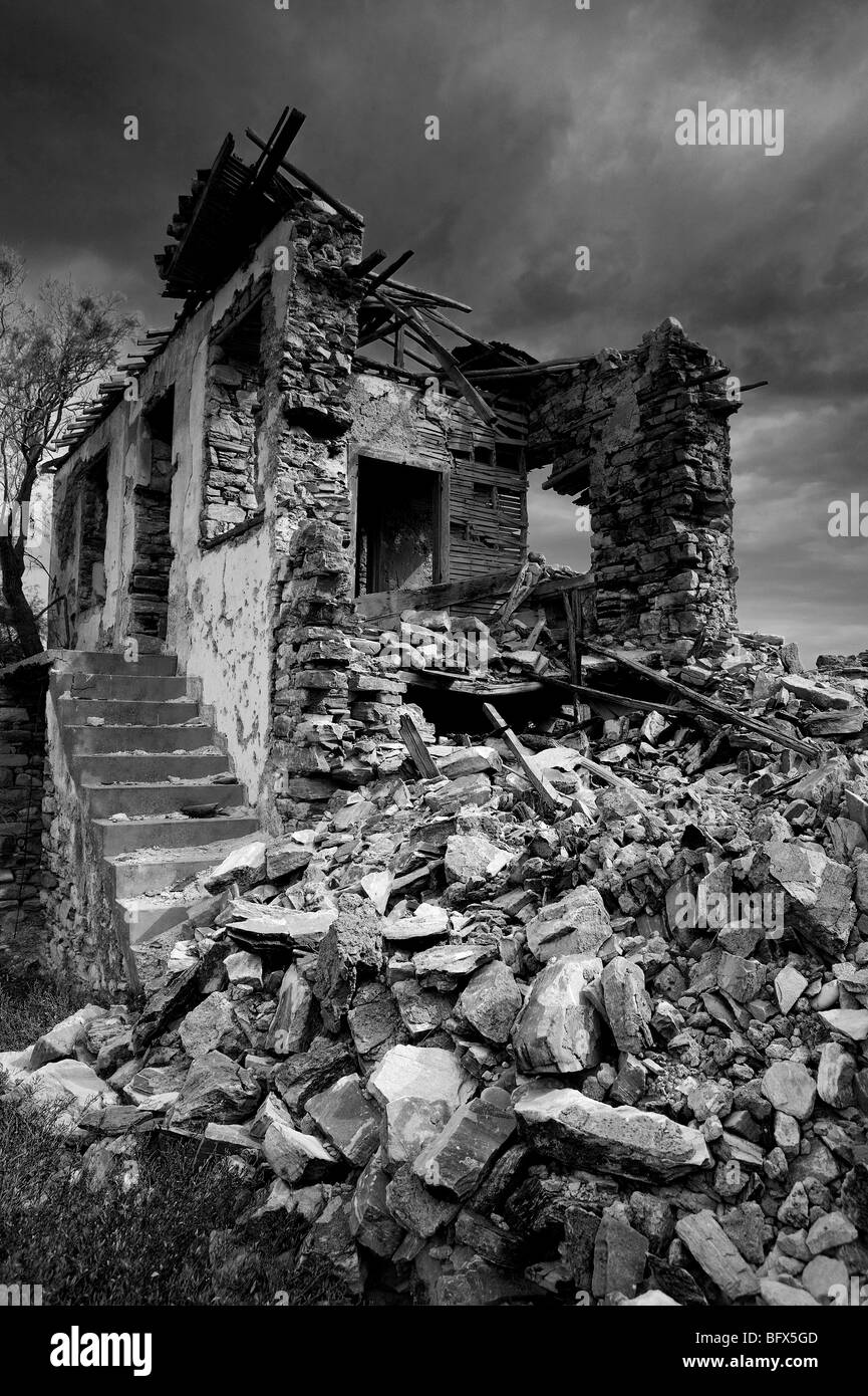 Crollato vecchia casa sull'isola di Samos, Grecia Foto Stock