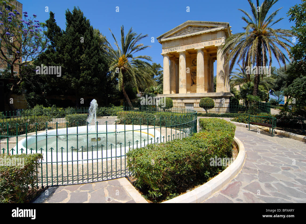 Monumento a Sir Alexander Ball in Lower Barrakka Gardens, Valletta, Malta. Foto Stock