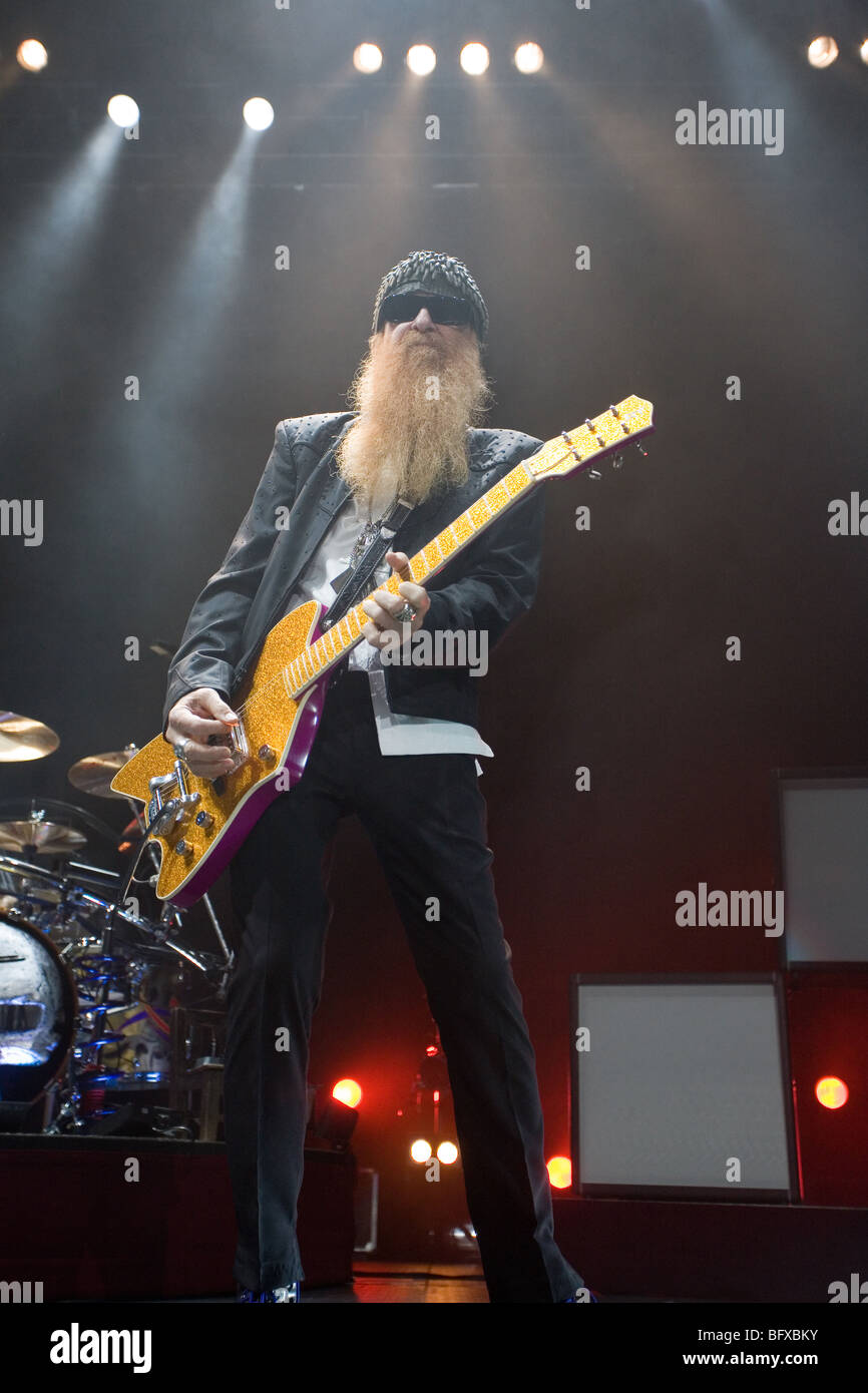 BUDAPEST-ottobre 15: ZZ TOP esegue sul palco a Sportarena Foto Stock