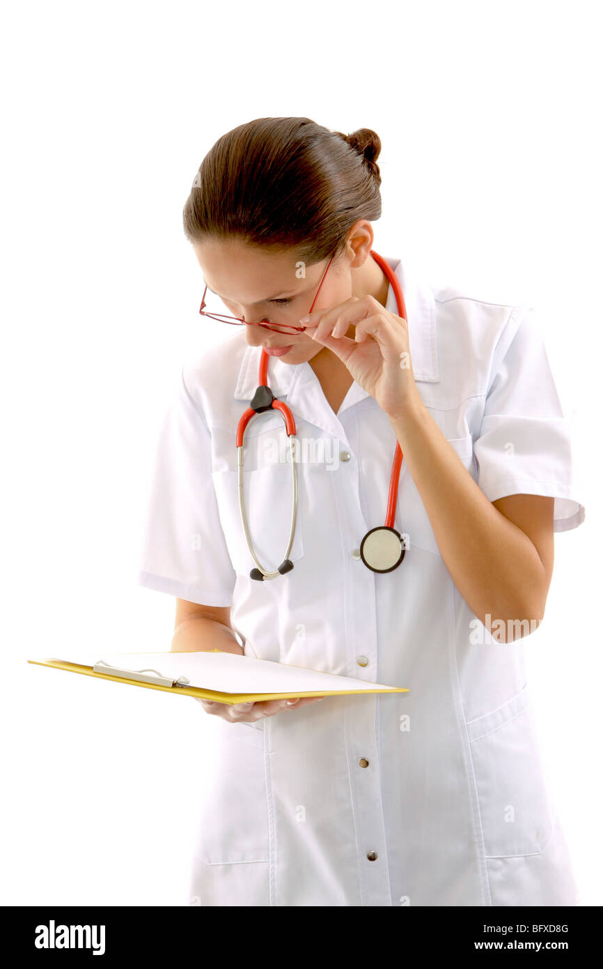 Krankenschwester mit Stethoskop und Krankenakte, infermiere con uno stetoscopio e record medici Foto Stock