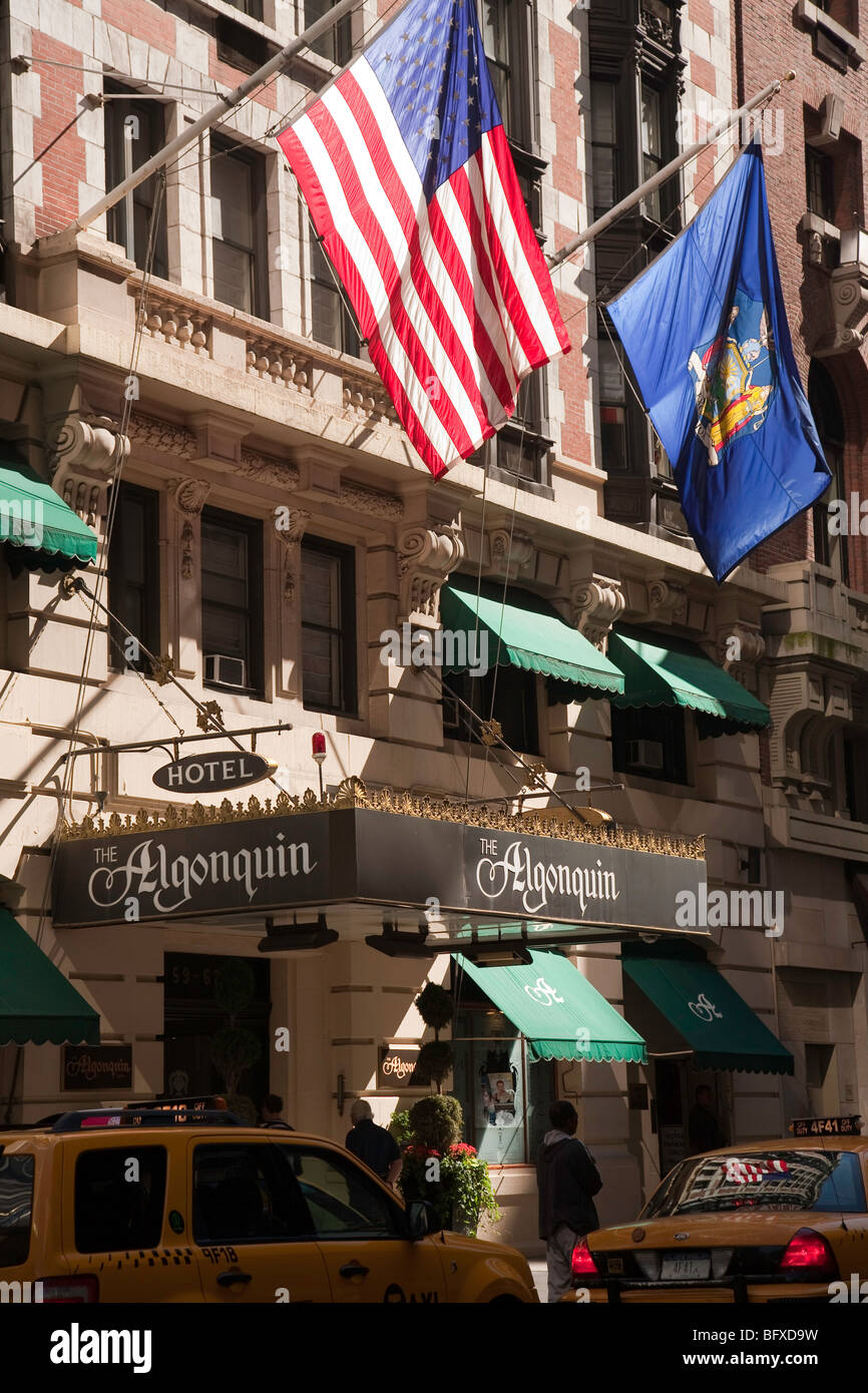 L'Algonquin Hotel è un lussuoso punto di riferimento storico nel quartiere di Times Square, New York City, USA 2009 Foto Stock