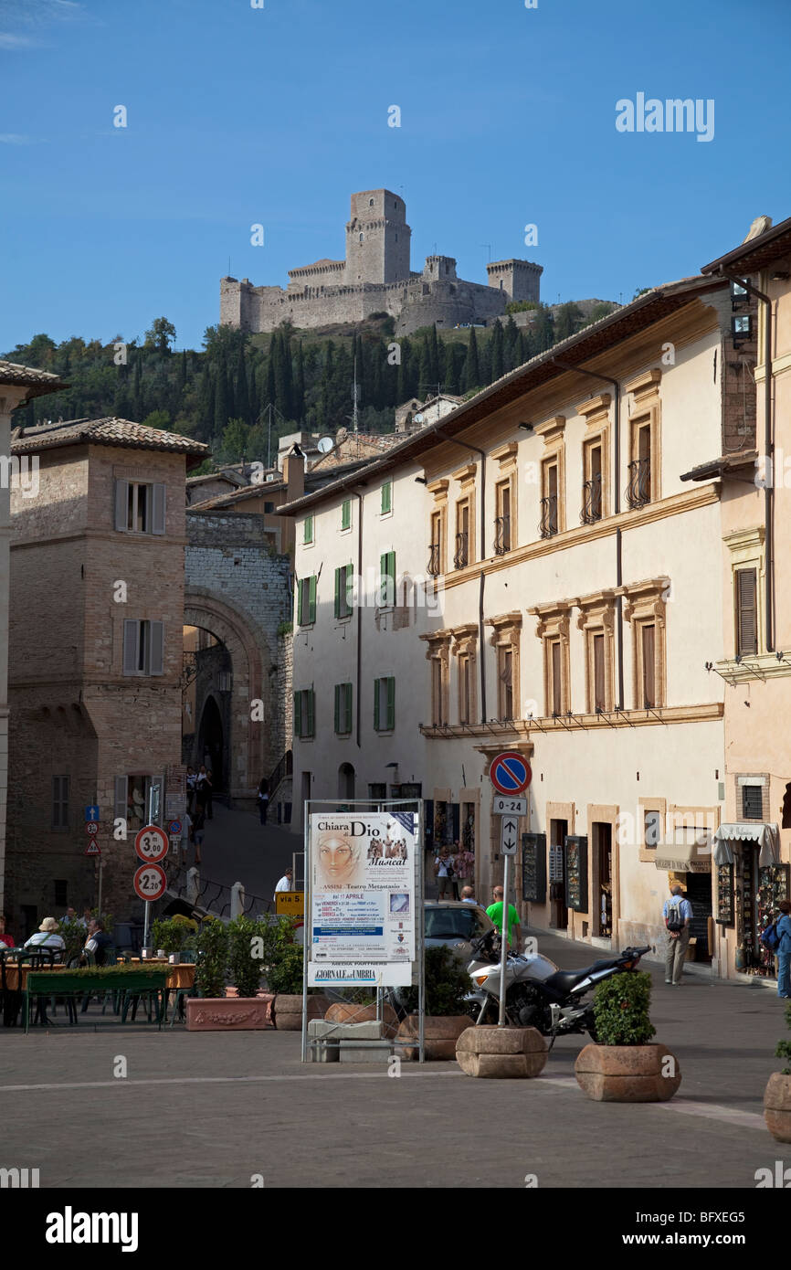 Piazza Santa Chiara ad Assisi Foto Stock