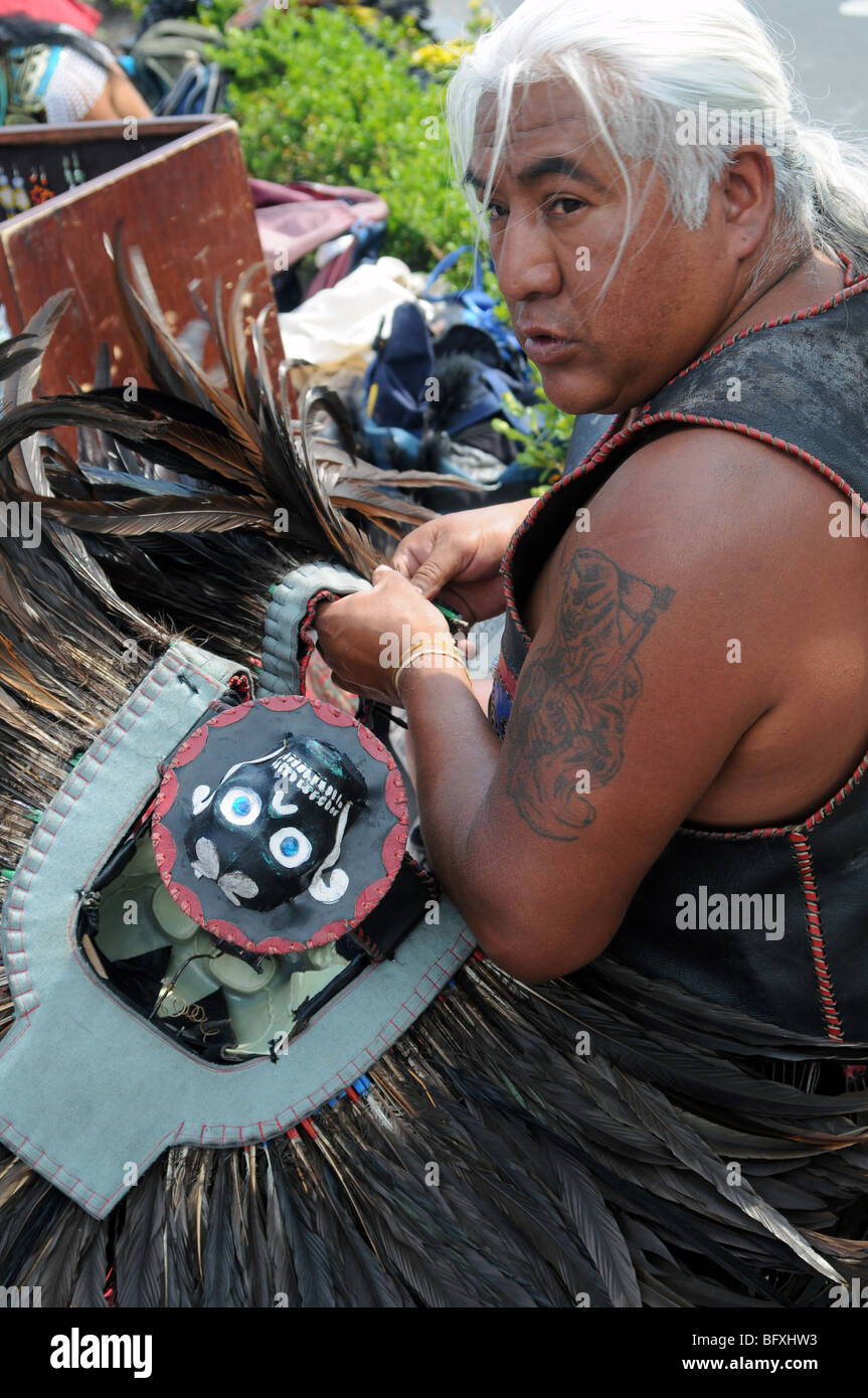 Uomo messicano con cranio maschera e morte Tattoo Foto Stock
