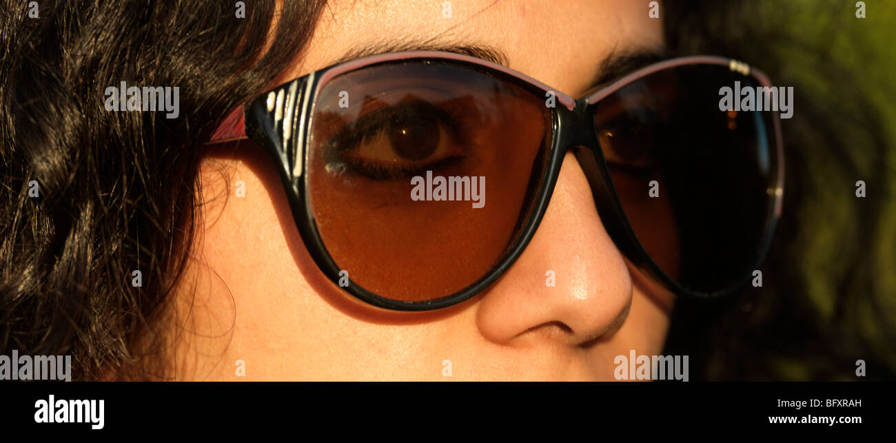 Nero femminile Occhiali da sole Foto Stock