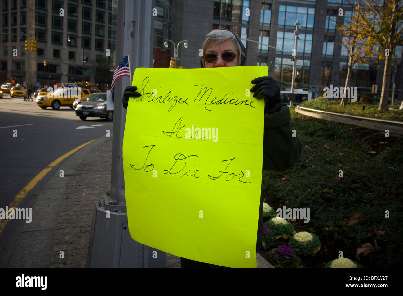 Gli avversari di della riforma sanitaria nel rally di Columbus Circle a New York Foto Stock