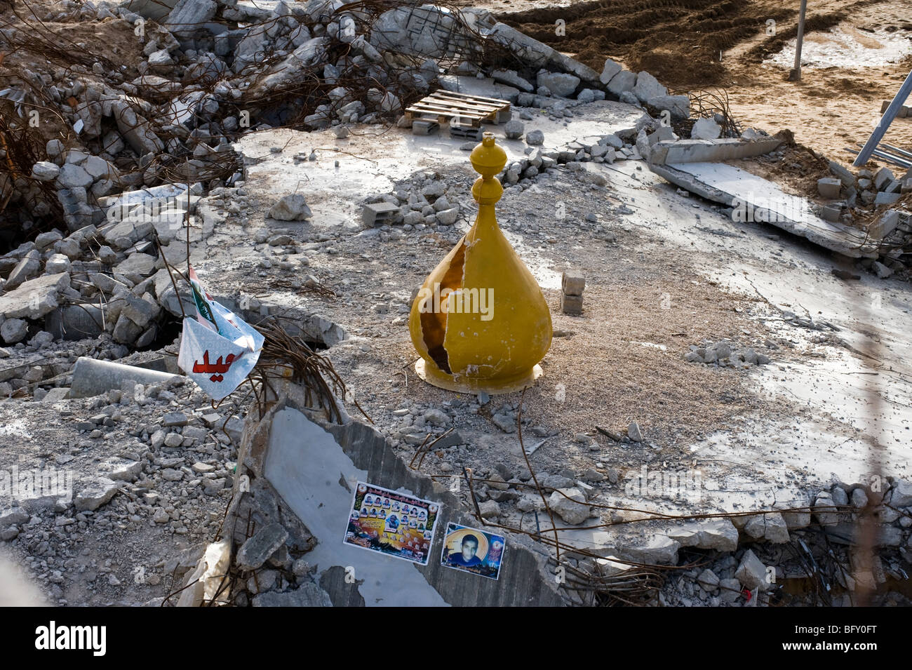 Moschea che era stata distrutta durante la Israele il gennaio offensiva militare in Jebaliya, nel nord della Striscia di Gaza. Foto Stock