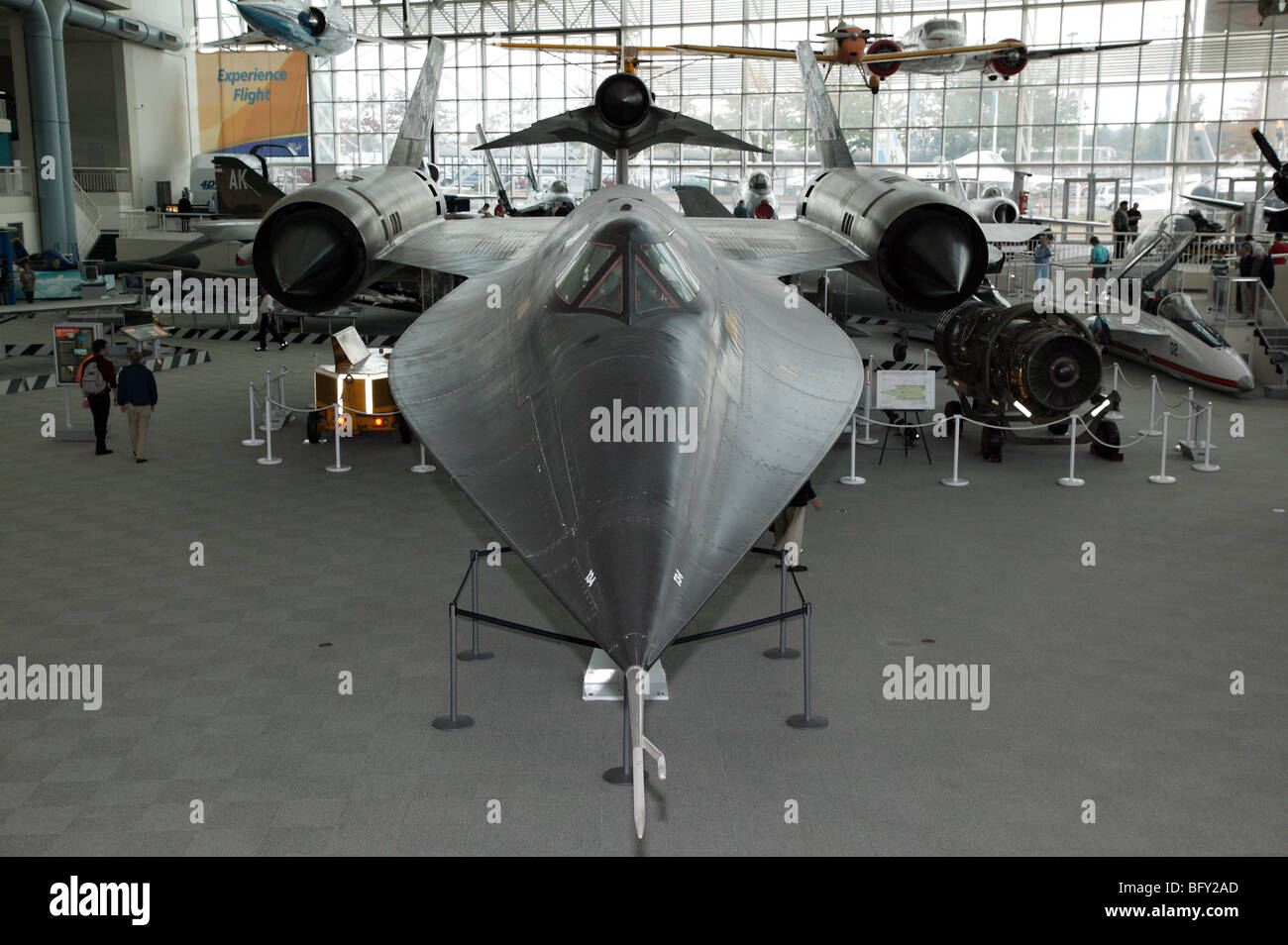 Vista frontale di un Lockheed M-21 Blackbird sul display statico nella Grande Galleria del Museo del Volo, Boeing Field, Seattle Foto Stock