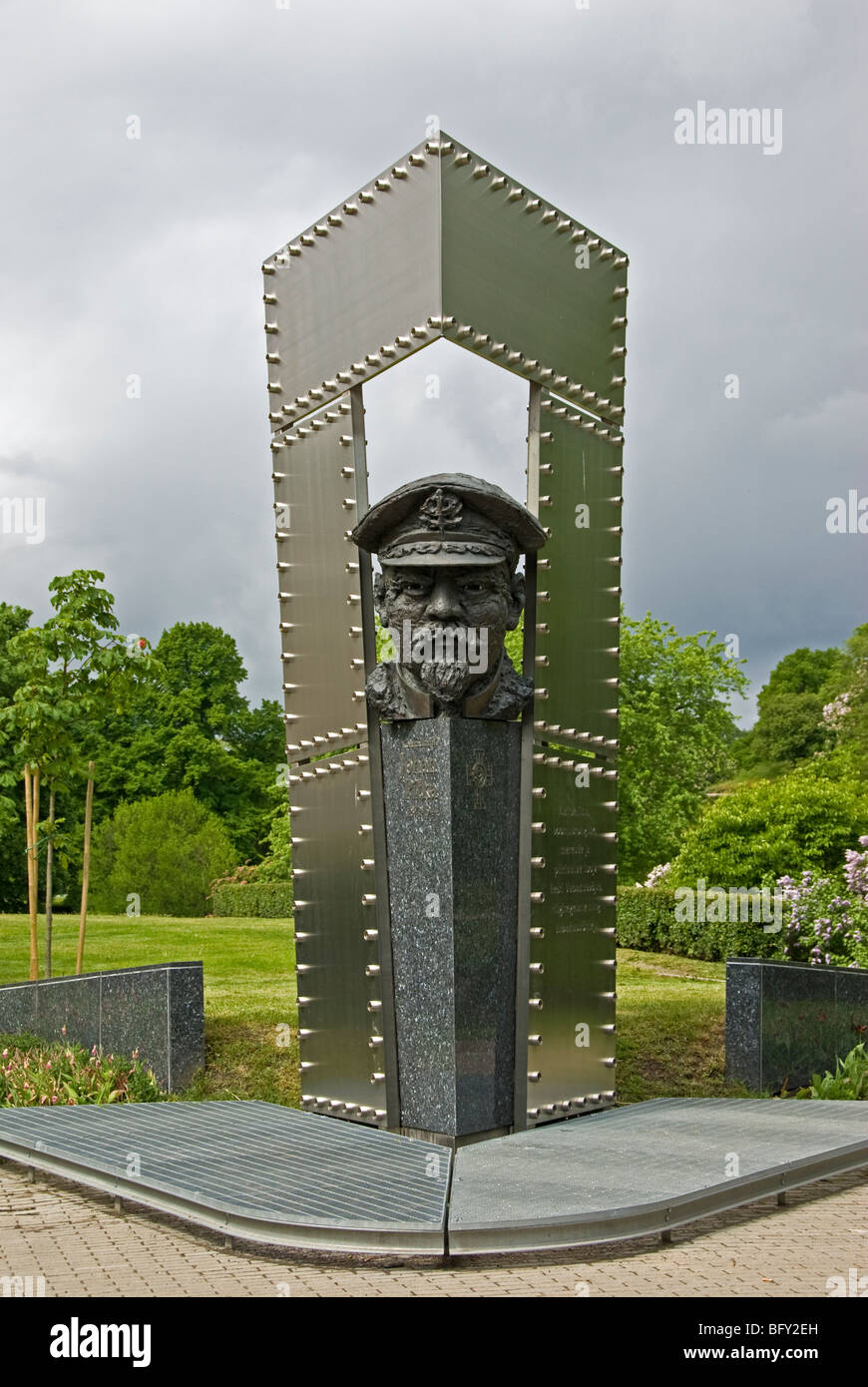 Un metallo statua commemora Johan Pitka un generale estone che ha costruito il primo treno blindato. Foto Stock