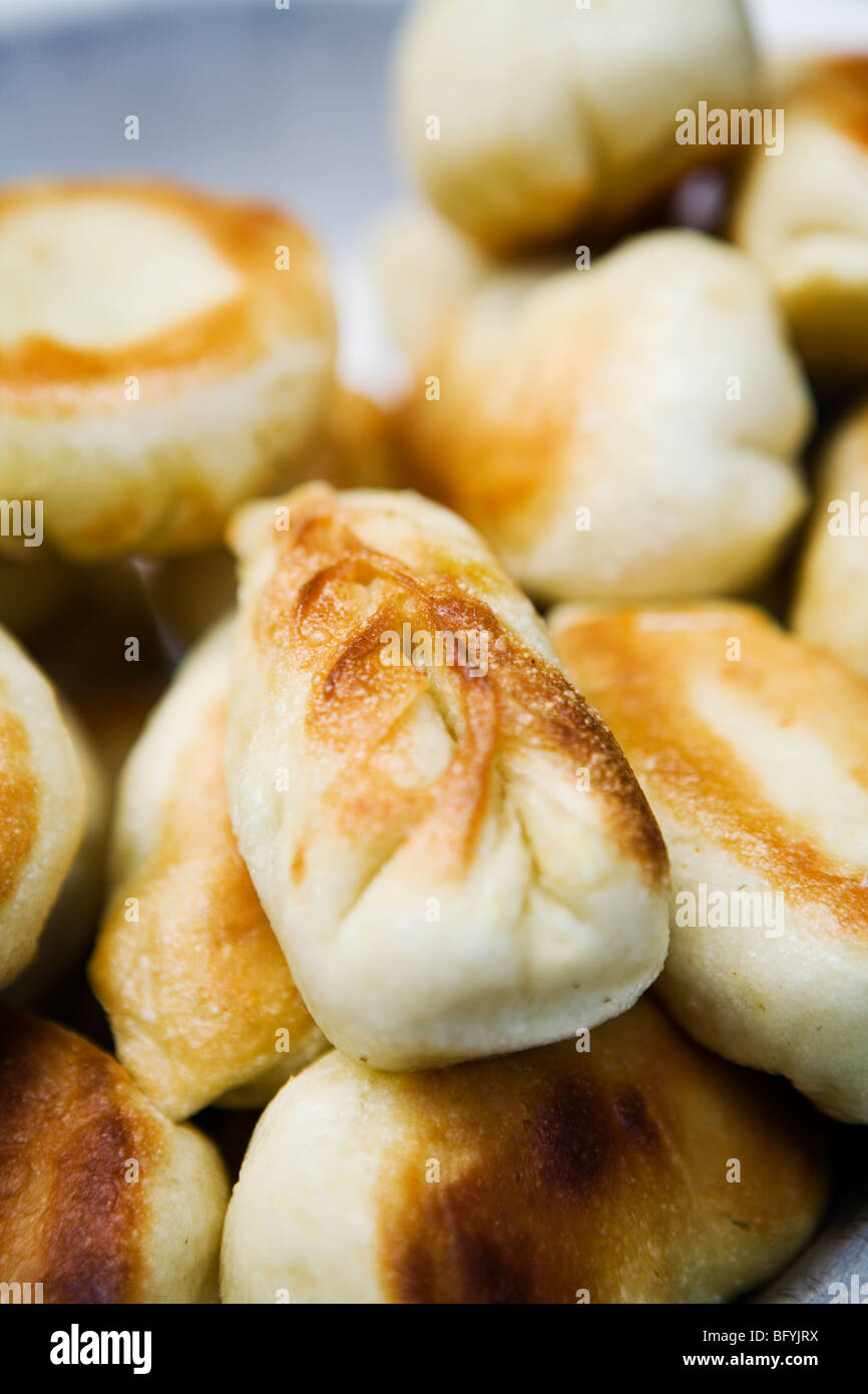 Momos, fritti gnocchi tibetana. Foto Stock