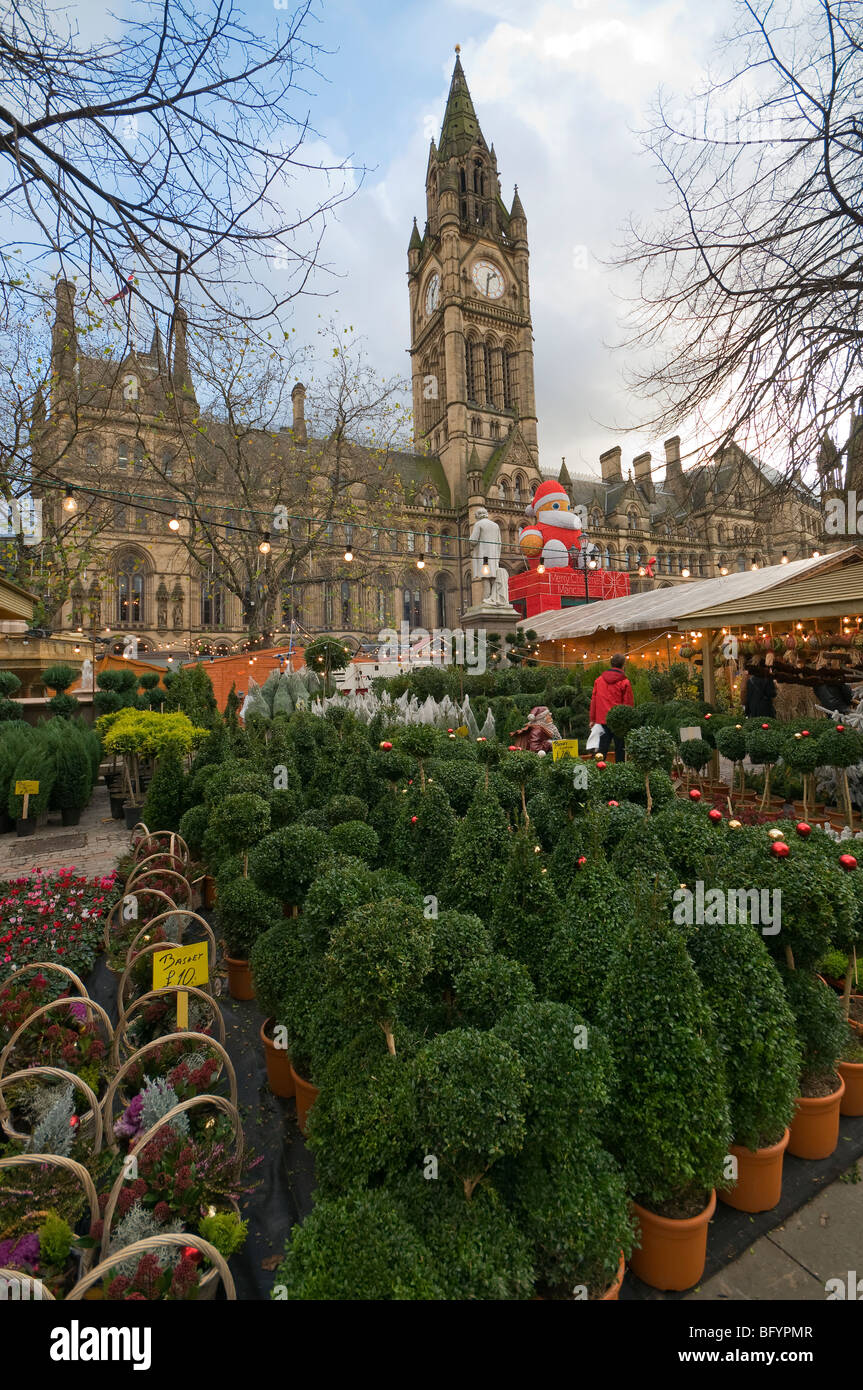 Mercato tedesco di Natale, Manchester Town Hall e Albert Square Greater Manchester Inghilterra England Foto Stock