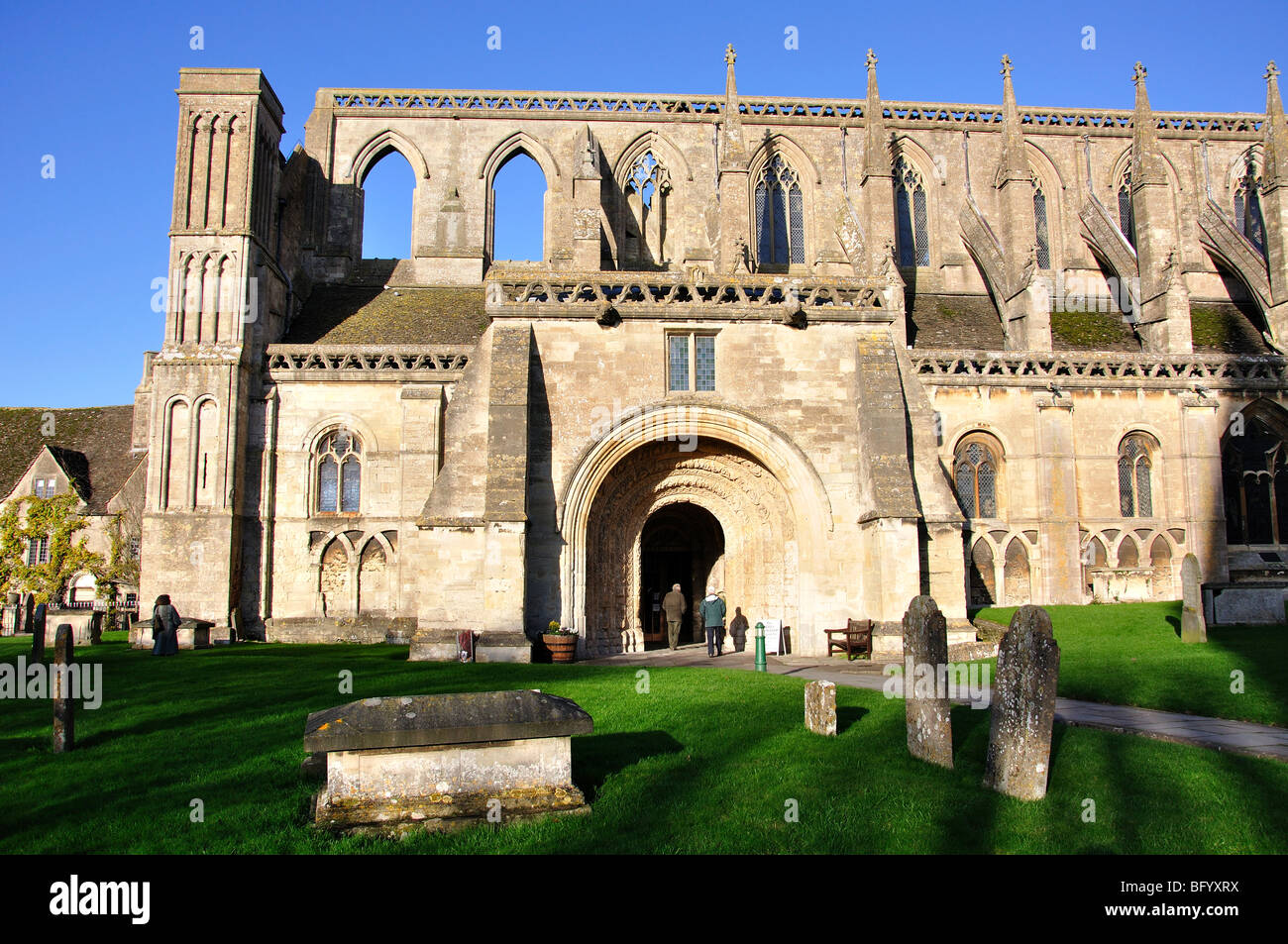 Il portico sud, Malmesbury Abbey, Malmesbury, Wiltshire, Inghilterra, Regno Unito Foto Stock