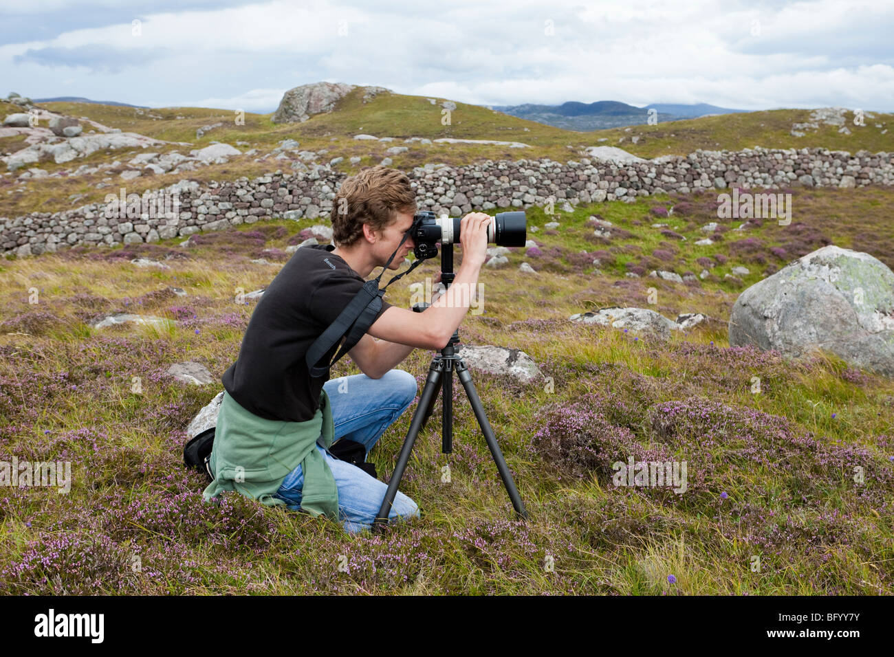 Collaboratore di Alamy fotografo Jonathan Dorey lavorando sulla posizione in Oldshoremore, a nord di Kinlochbervie, Highland, Scozia Foto Stock