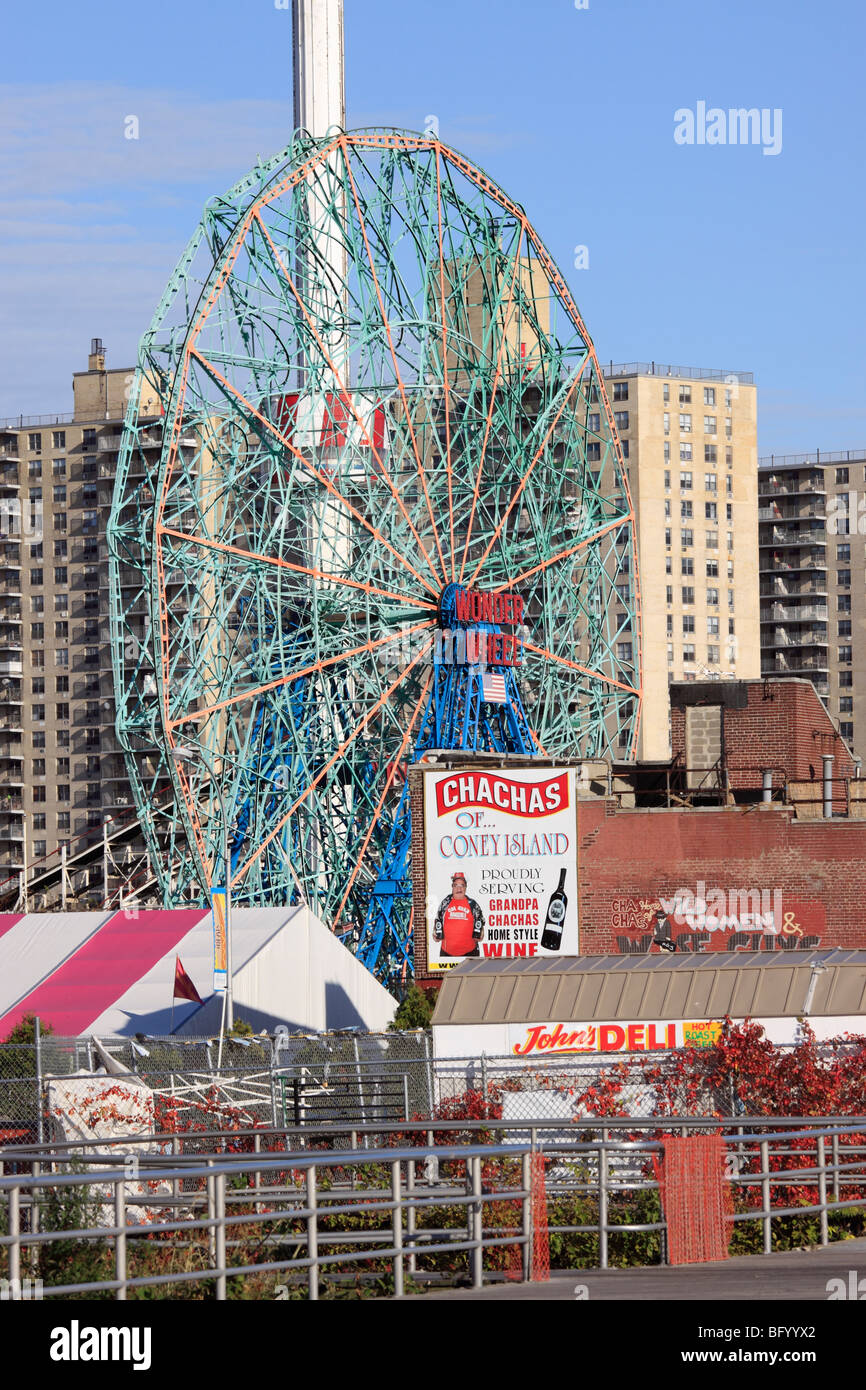La famosa Wonder Wheel ruota panoramica Ferris, Coney Island, Brooklyn, NY Foto Stock