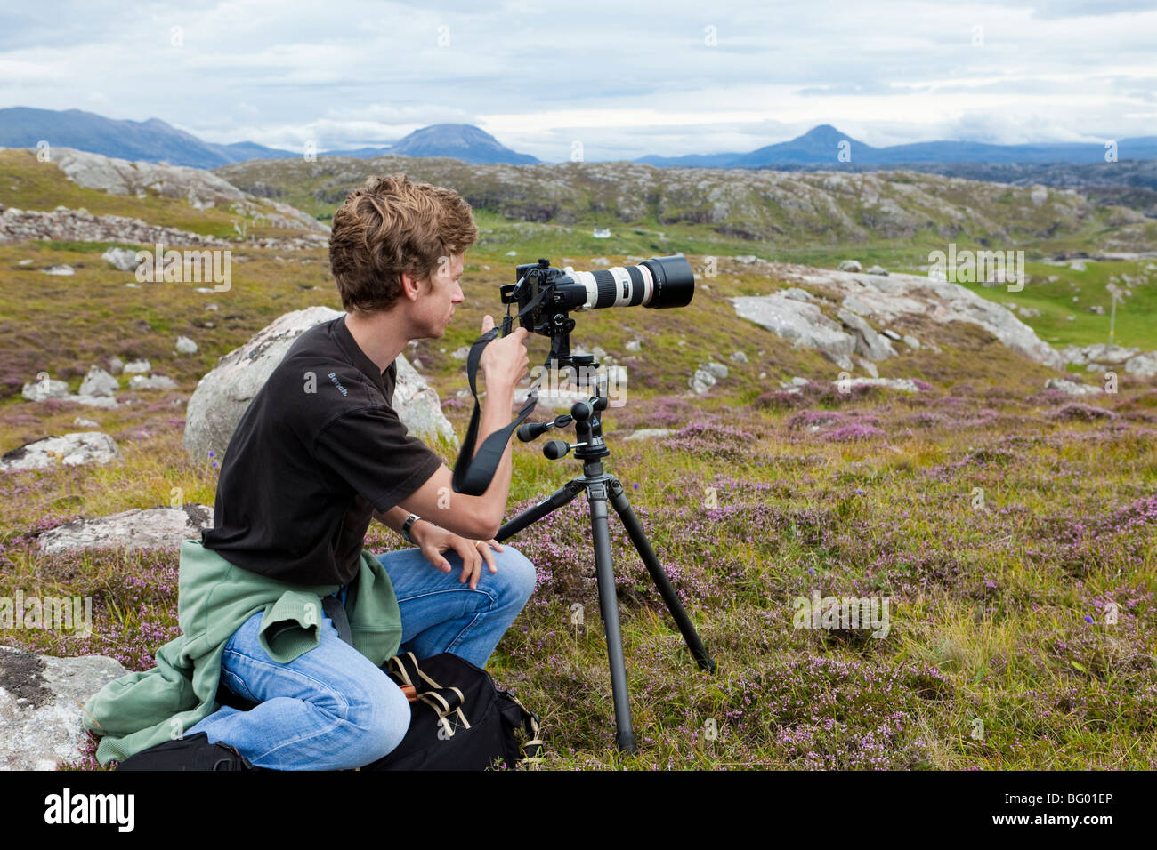 Collaboratore di Alamy fotografo Jonathan Dorey lavorando sulla posizione in Oldshoremore, a nord di Kinlochbervie, Highland, Scozia Foto Stock