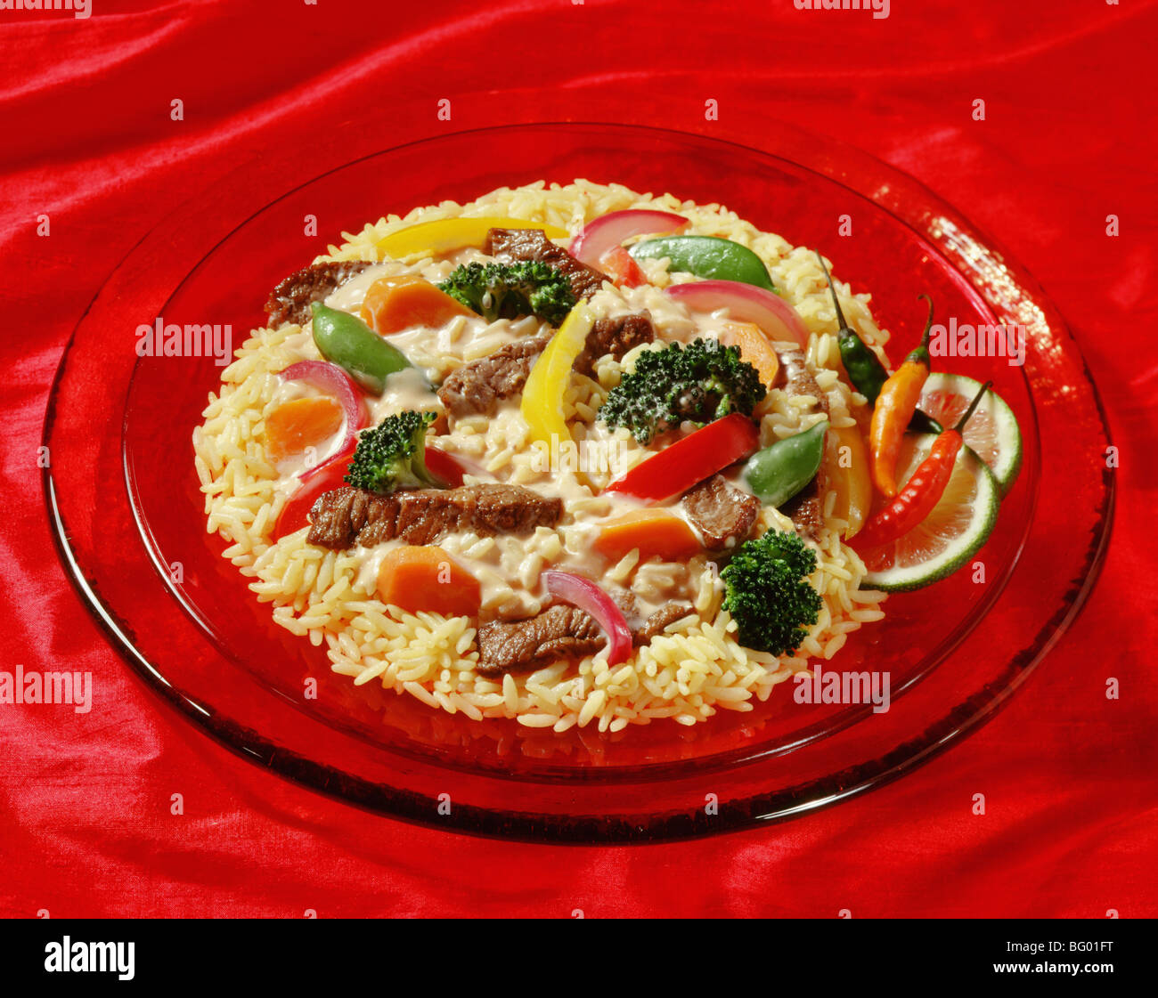 Carne tailandese curry stir fry sul riso Foto Stock