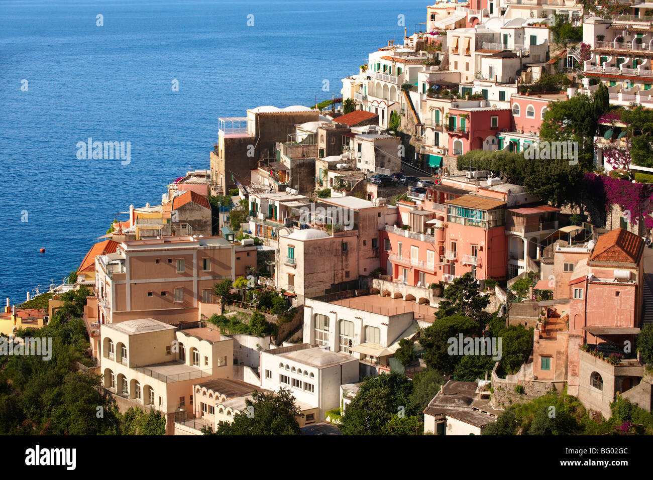 Il villaggio alla moda di Positano, Costiera Amalfitana, Italia Foto Stock