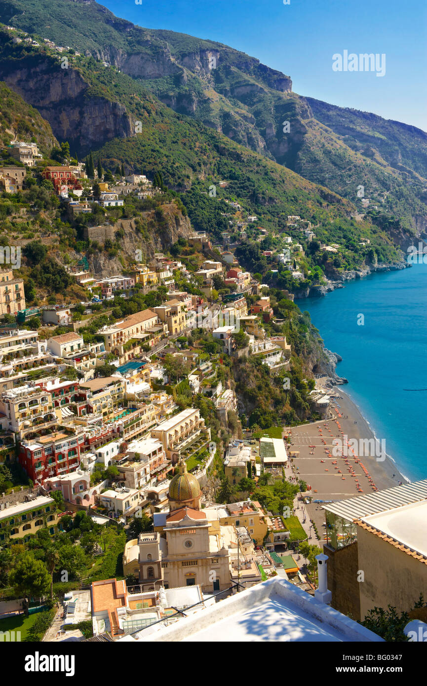 Il villaggio alla moda di Positano, Costiera Amalfitana, Italia Foto Stock