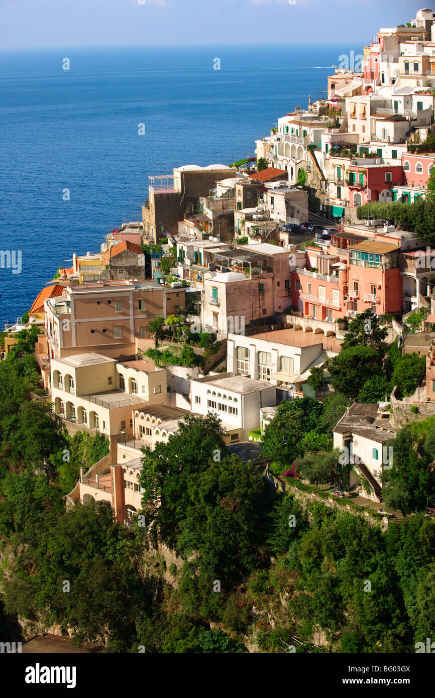 Il villaggio alla moda di Positano, Costiera Amalfitana, Italia Foto Stock