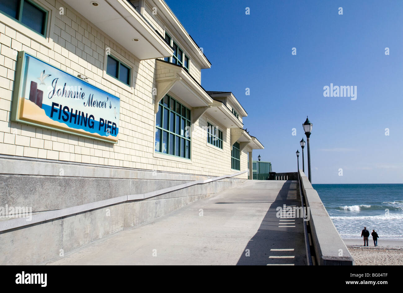 Johnnie Mercer la pesca del molo, Wrightsville Beach, Carolina del Nord. Foto Stock