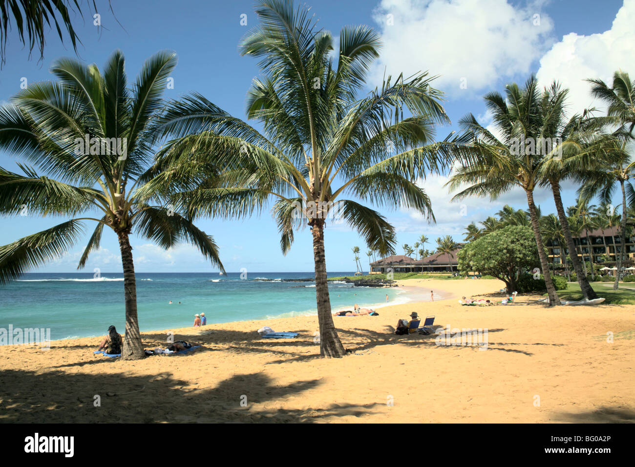 Persone relax su Sheraton o Waiohai Beach Poipu Kauai HI Foto Stock