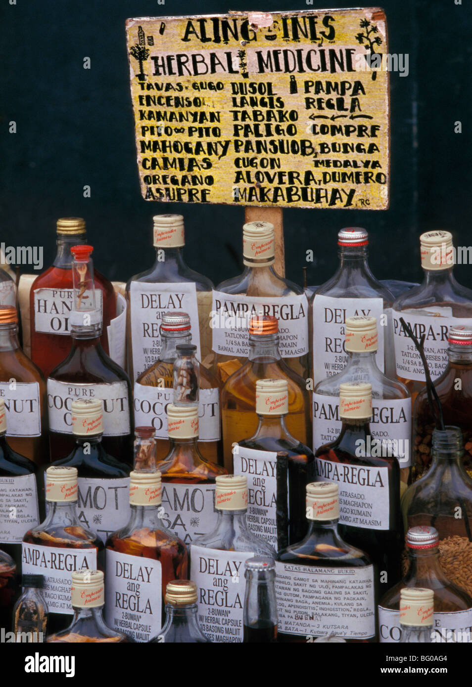 La medicina di erbe shop a Manila nelle Filippine, Asia sud-orientale, Asia Foto Stock