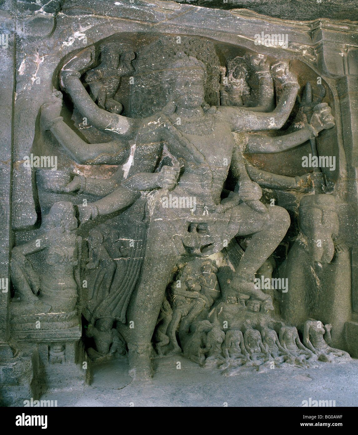 Shiva presso il Tempio Kailasanatha, risalente all'VIII secolo D.C., Ellora, Sito Patrimonio Mondiale dell'UNESCO, Maharashtra, India, Asia Foto Stock