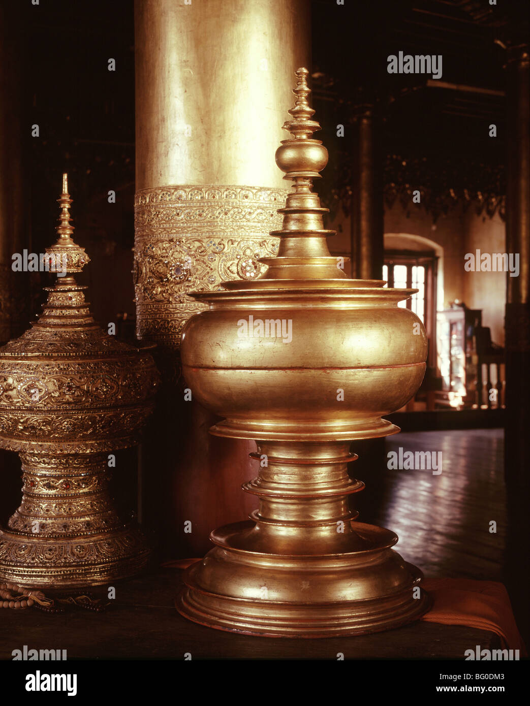 Laccato oro contenitore dal Myanmar (Birmania), Asia Foto Stock