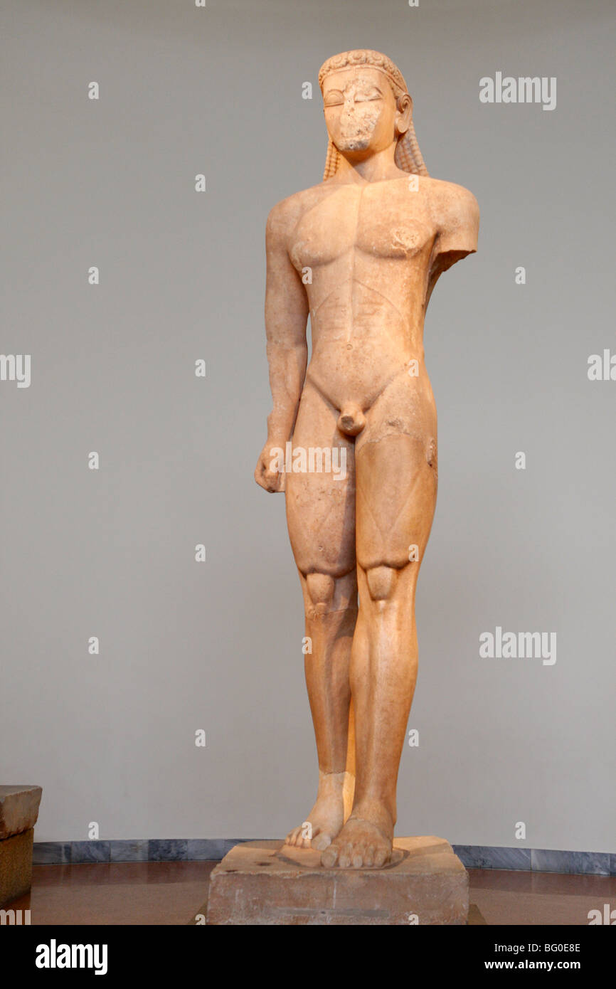Statua di un Kouros nel Museo Archeologico Nazionale di Atene in Grecia Foto Stock