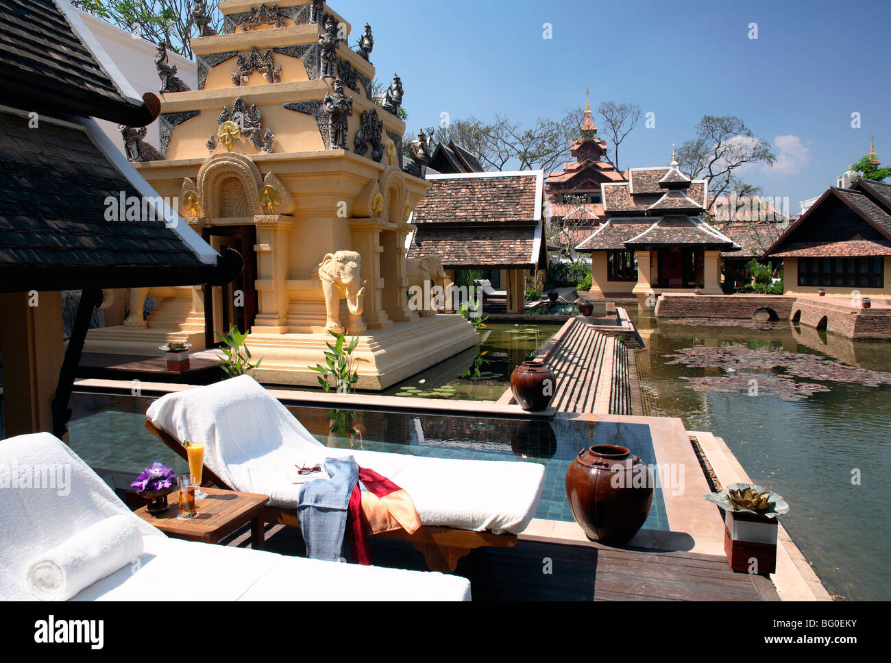 La piscina della Villa Reale al Mandarin Oriental Dhara Dhevi Hotel in Chiang Mai, Thailandia, Sud-est asiatico, in Asia Foto Stock