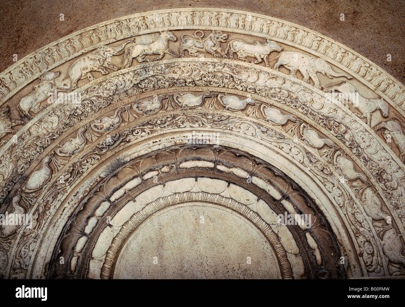 Sandakada Pahana (Pietra di Luna), Anuradhapura, Sito Patrimonio Mondiale dell'UNESCO, Sri Lanka, Asia Foto Stock