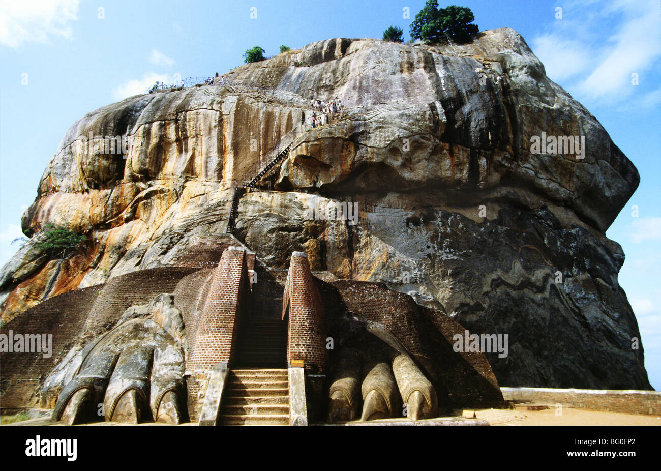 Sigiriya, il quinto secolo rock cittadella, contenenti rovine del complesso del palazzo costruito da Re Kasyapa nel V secolo, Sri Lanka Foto Stock