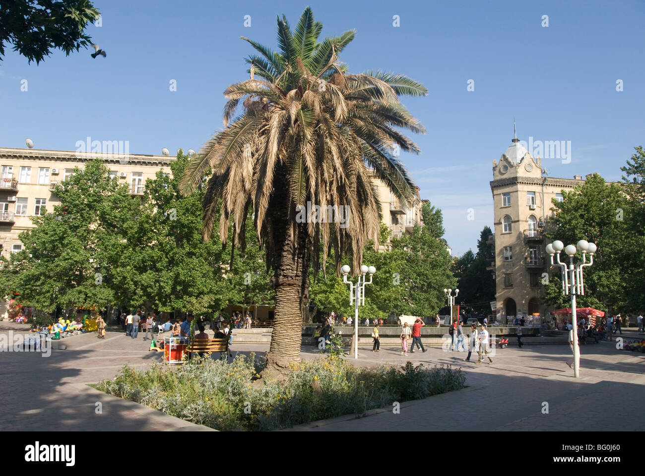 Fontane Square, la principale area aperta al centro della città di Baku, Azerbaijan, Asia Centrale, Asia Foto Stock