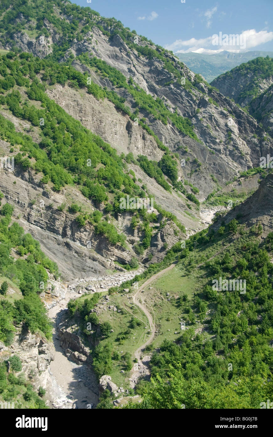 Girdmanchay River Valley visto dalla strada per il villaggio di montagna di Lahic, maggiore montagne del Caucaso, Azerbaigian, Asia Centrale, Asia Foto Stock