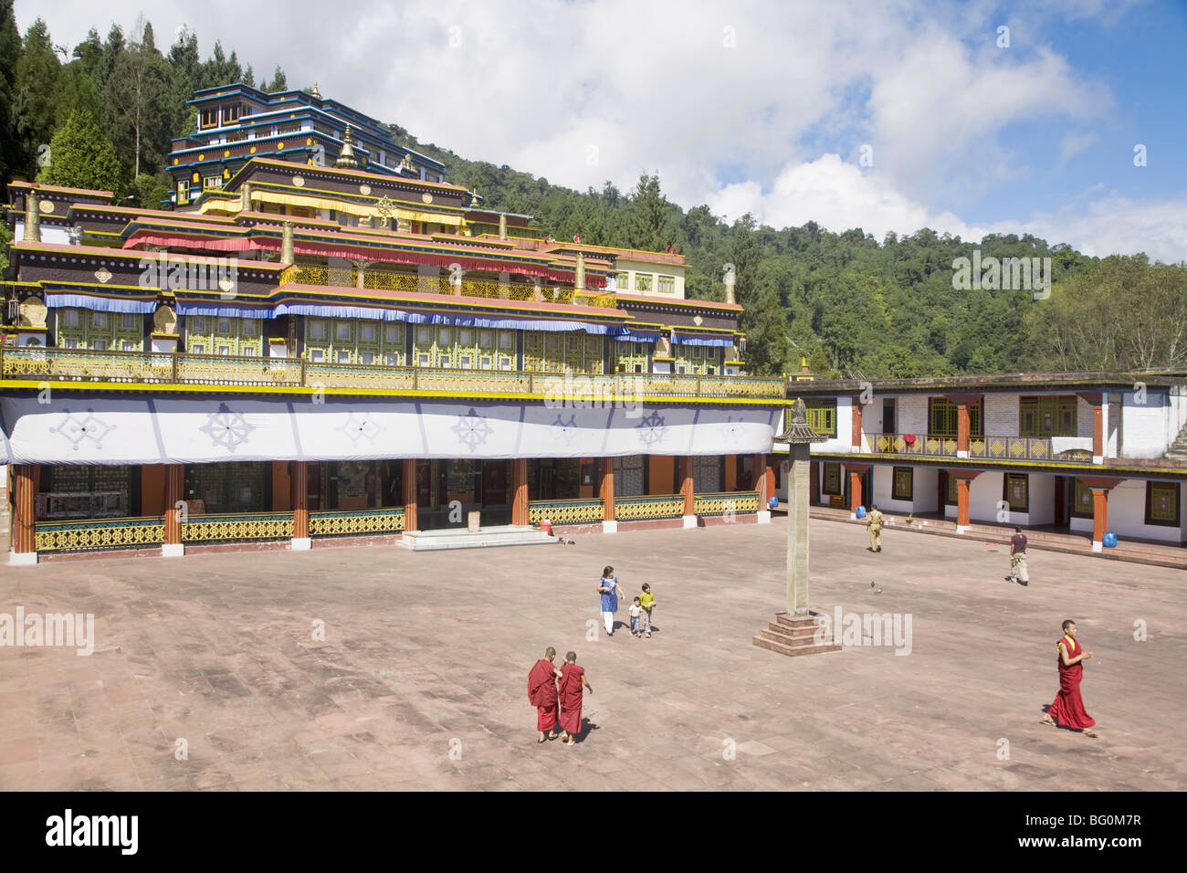 Il monastero principale edificio, Rumtek Gompa complessa, Gangtok, Sikkim, India, Asia Foto Stock