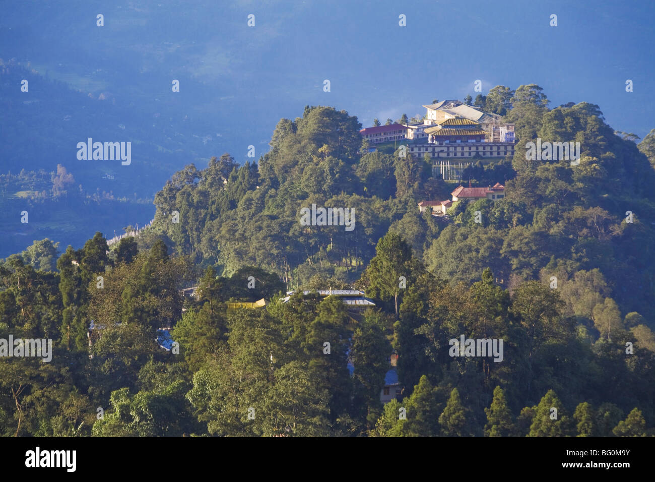 Vista della città dal punto di vista Tashi del Palazzo Reale Monastero, Gangtok, Sikkim, India, Asia Foto Stock