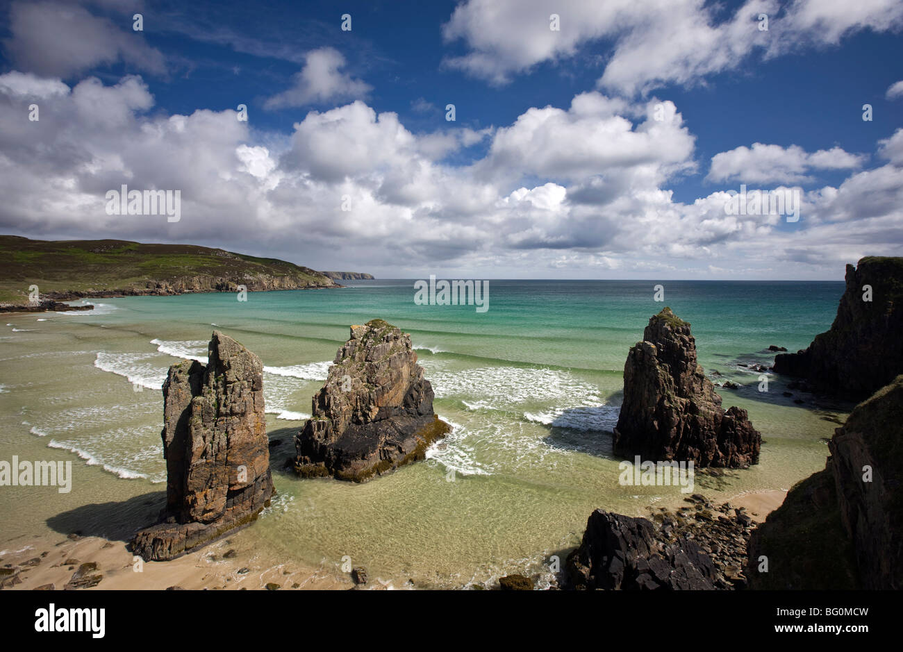 Pile di mare sulla spiaggia di Garry, Tolsta, isola di Lewis, Ebridi Esterne, Scotland, Regno Unito, Europa Foto Stock