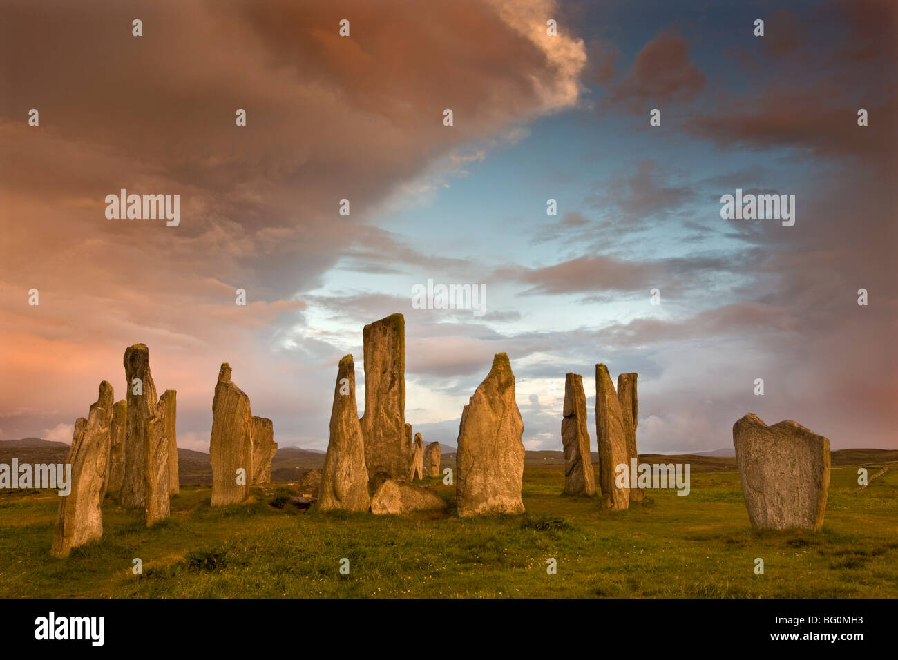 In piedi pietre di Callanish all'alba, Callanish, nei pressi di Carloway. Isola di Lewis, Scotland, Regno Unito, Europa Foto Stock