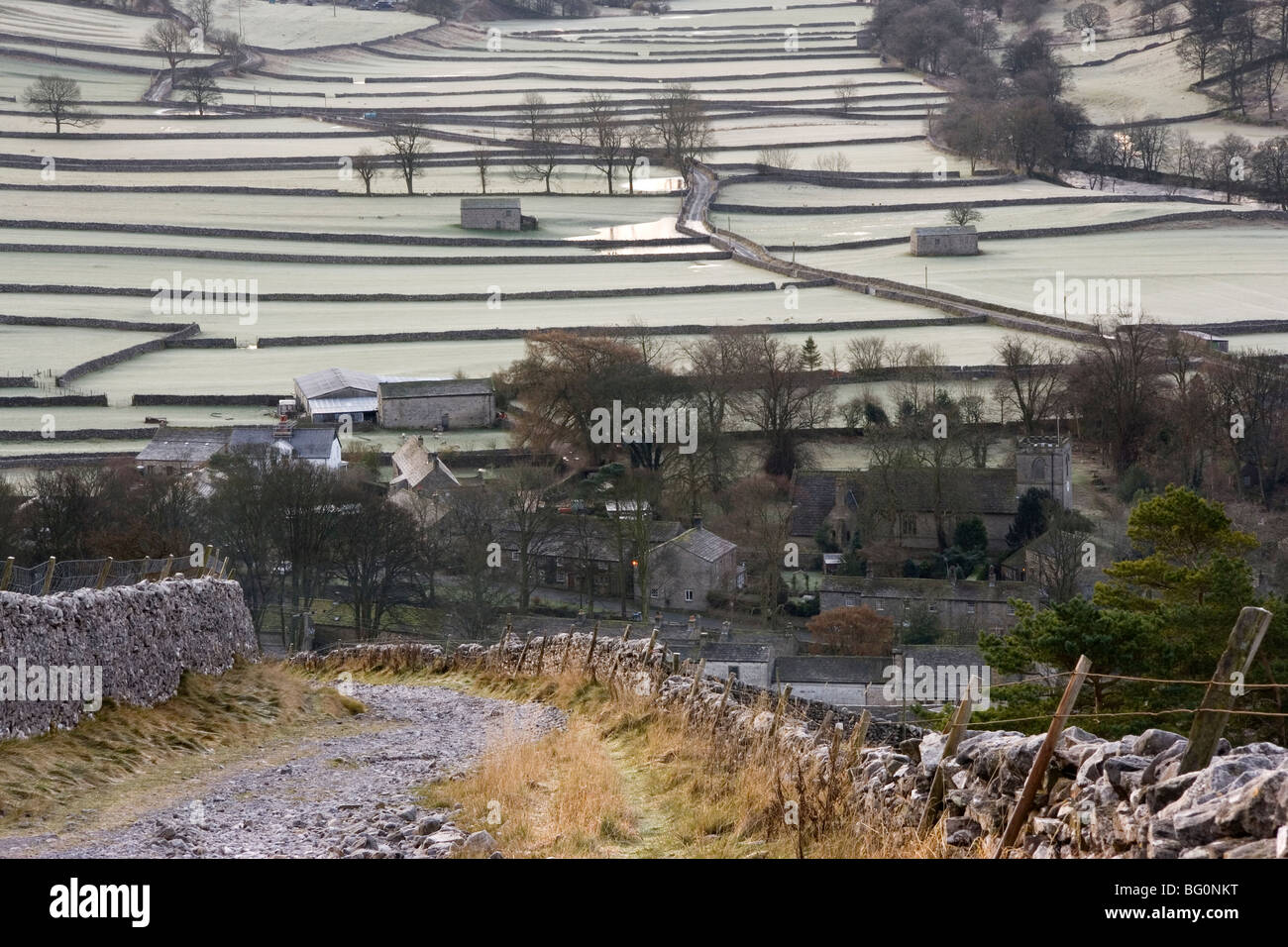 La vista dalla testa a camma, Kettlewell, nell Alto Wharfedale, Yorkshire Dales National Park, North Yorkshire, Regno Unito Foto Stock