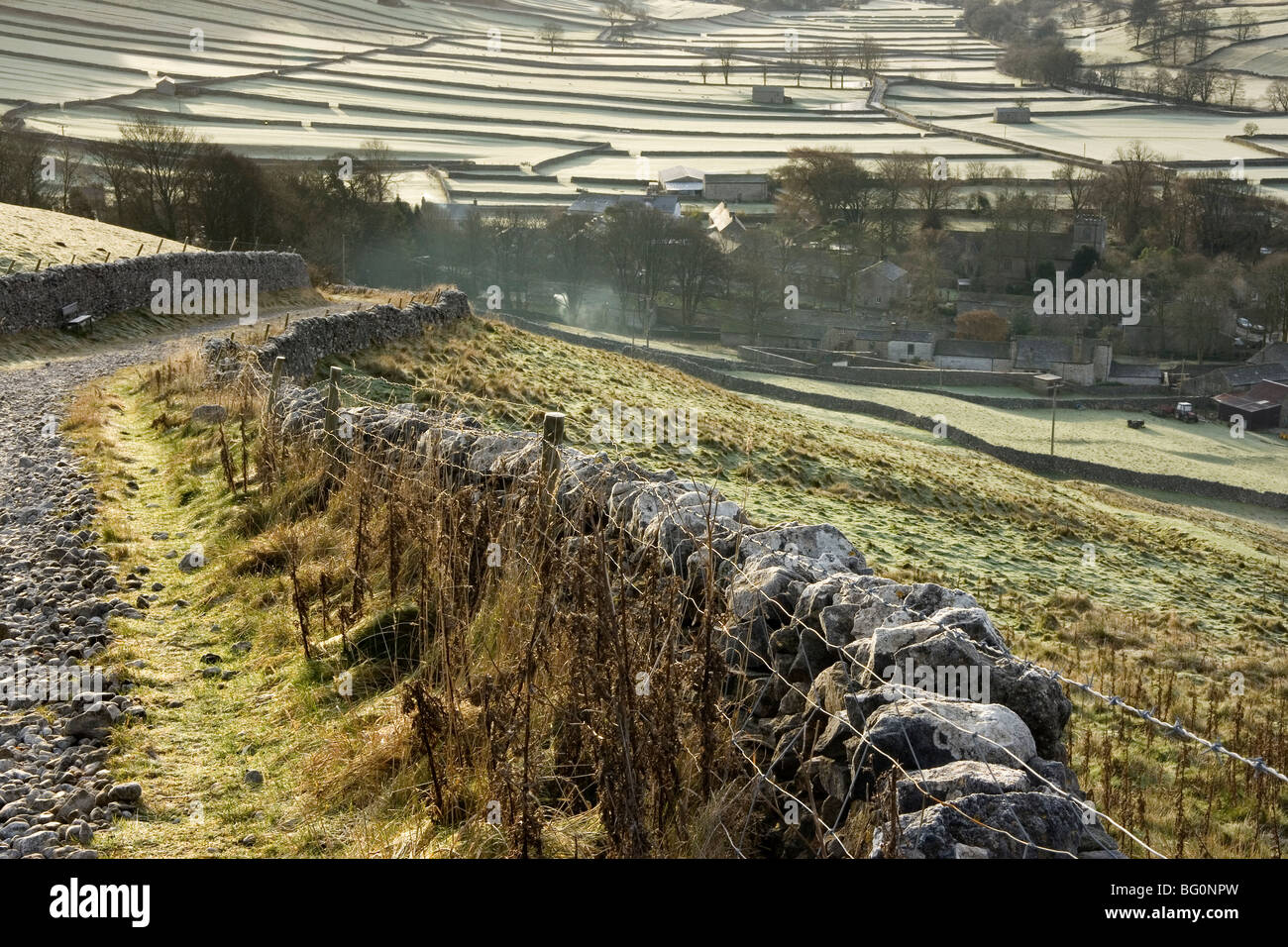 La vista dalla testa a camma, Kettlewell, nell Alto Wharfedale, Yorkshire Dales National Park, North Yorkshire, Regno Unito Foto Stock