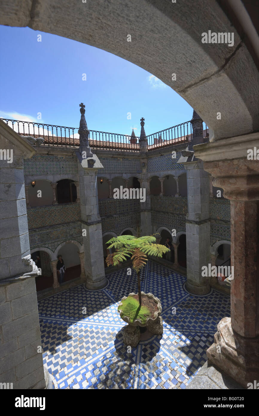 Cortile in pena Palazzo Nazionale, Sintra, Sito Patrimonio Mondiale dell'UNESCO, Portogallo, Europa Foto Stock