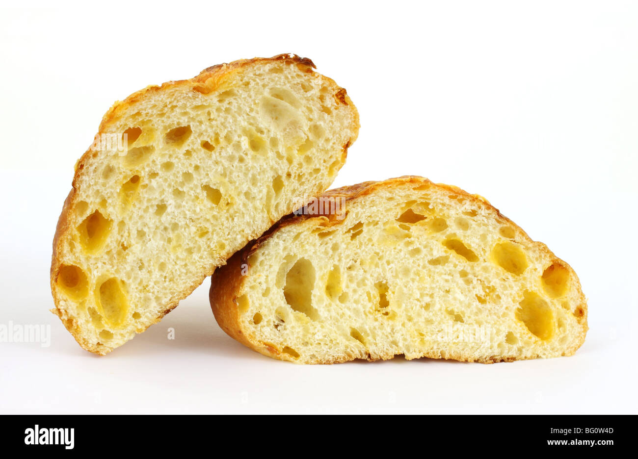 Il formaggio Cheddar pane tagliato a metà Foto Stock