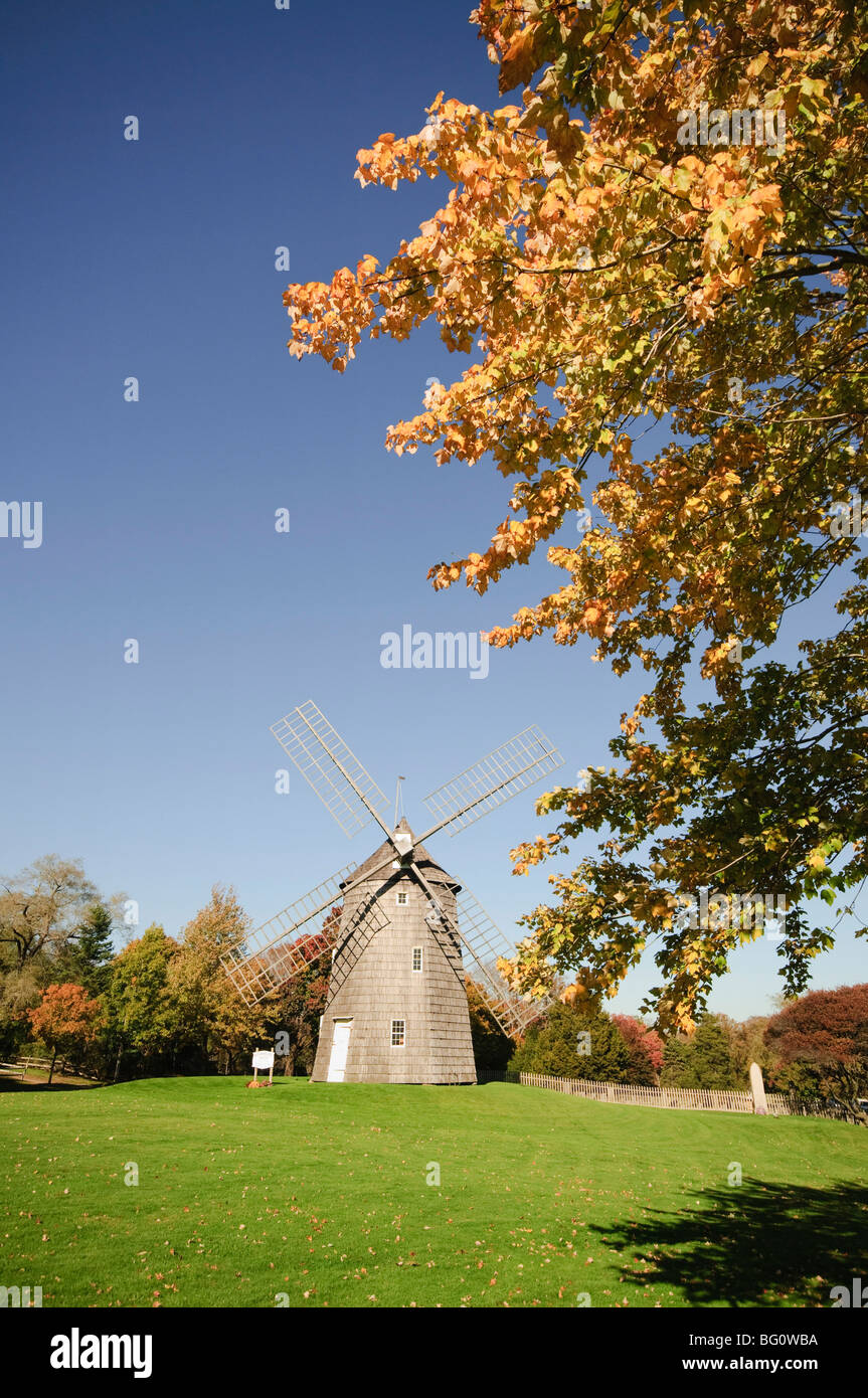 Vecchio Mulino a Vento a gancio, East Hampton, gli Hamptons, Long Island, nello Stato di New York, Stati Uniti d'America, America del Nord Foto Stock