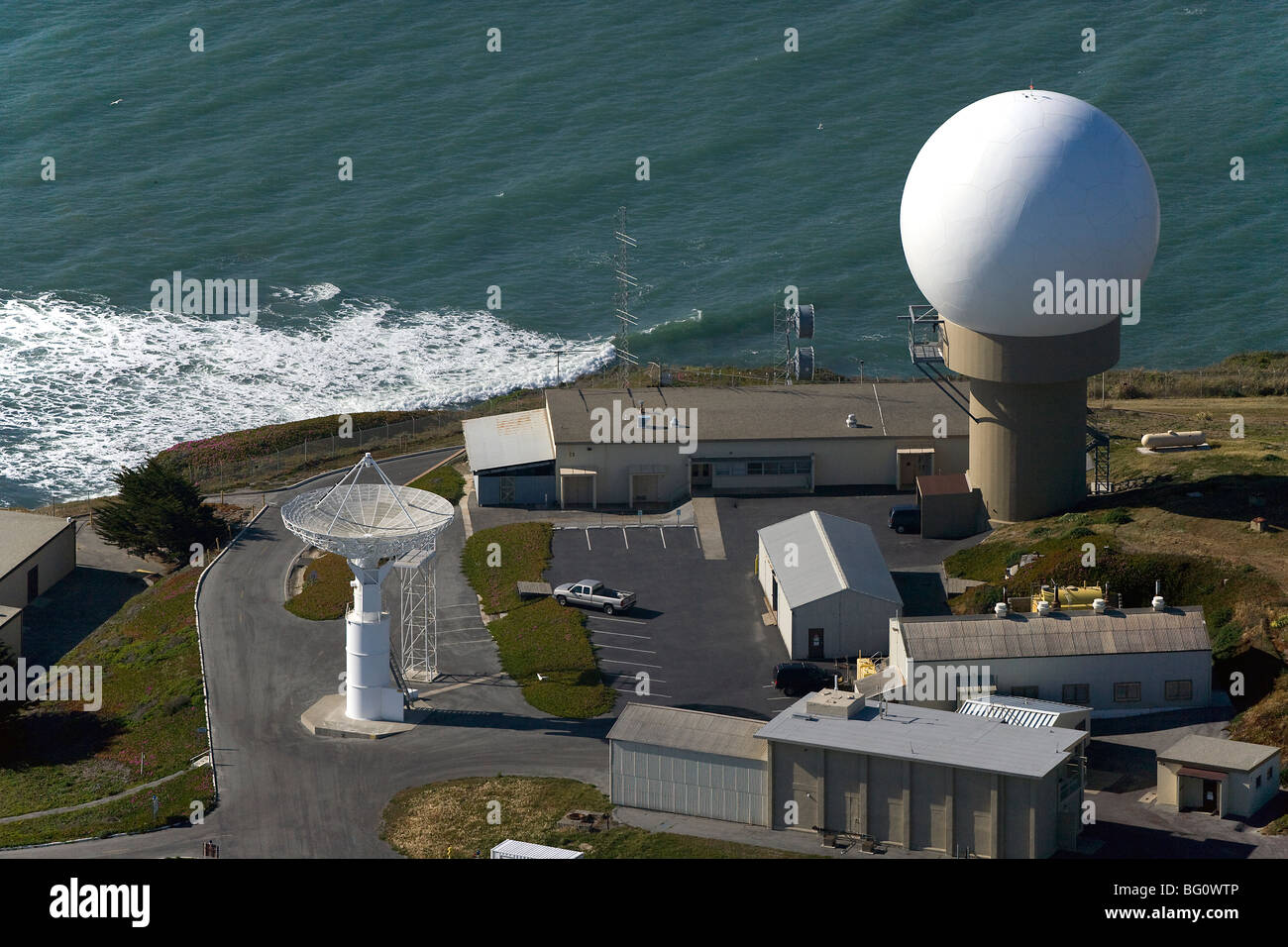 Vista aerea del pilastro di cui sopra il punto di forza dell'aria stazione di tracking Half Moon Bay California Foto Stock
