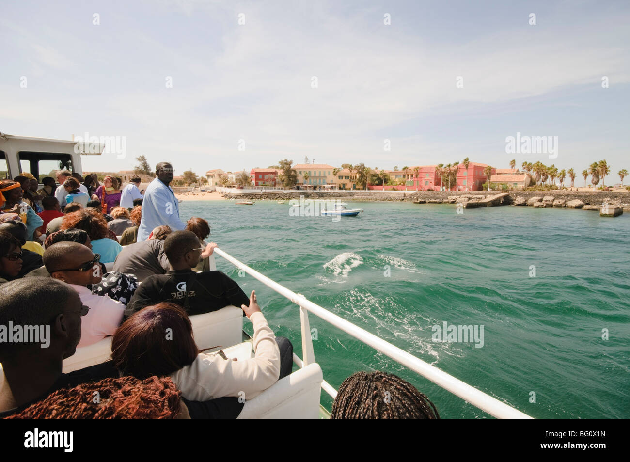 Traghetto in arrivo a isola di Goree, vicino a Dakar, Senegal, Africa occidentale, Africa Foto Stock