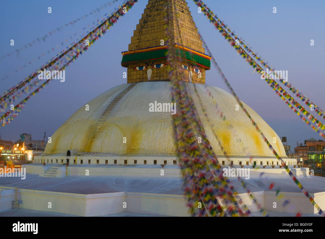 Bodhnath stupa di Kathmandu in Nepal è un sito Patrimonio Mondiale dell'UNESCO e uno di il più grande Stupa del mondo Foto Stock