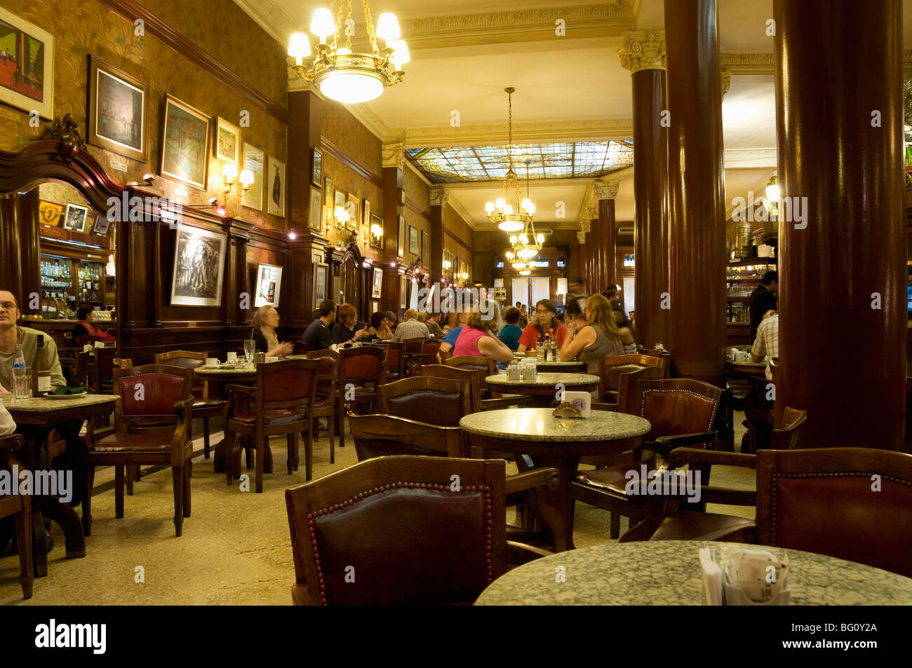 Cafe Tortone, un famoso tango Cafe Restaurant si trova in Avenue de Mayo, Buenos Aires, Argentina, Sud America Foto Stock
