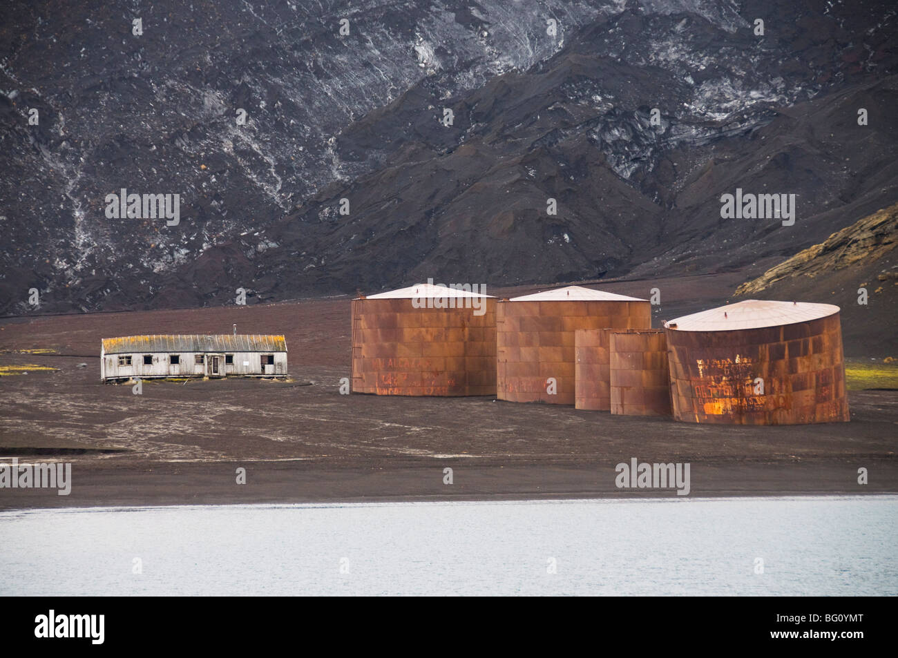 Resti della vecchia Stazione Baleniera, isola Deception, a sud le isole Shetland, Antartide. Le regioni polari Foto Stock