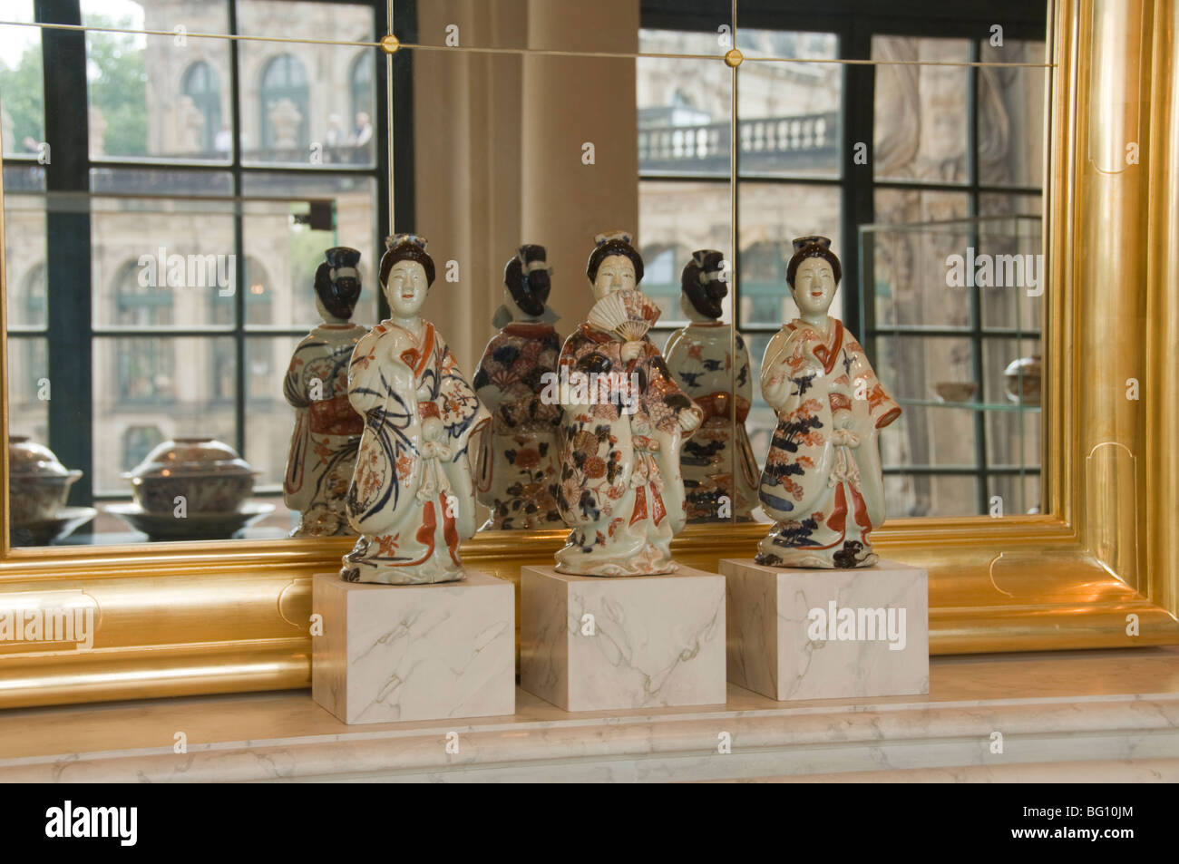 Famosa in tutto il mondo raccolta di porcellana in the Zwinger, Dresda, Sassonia, Germania, Europa Foto Stock