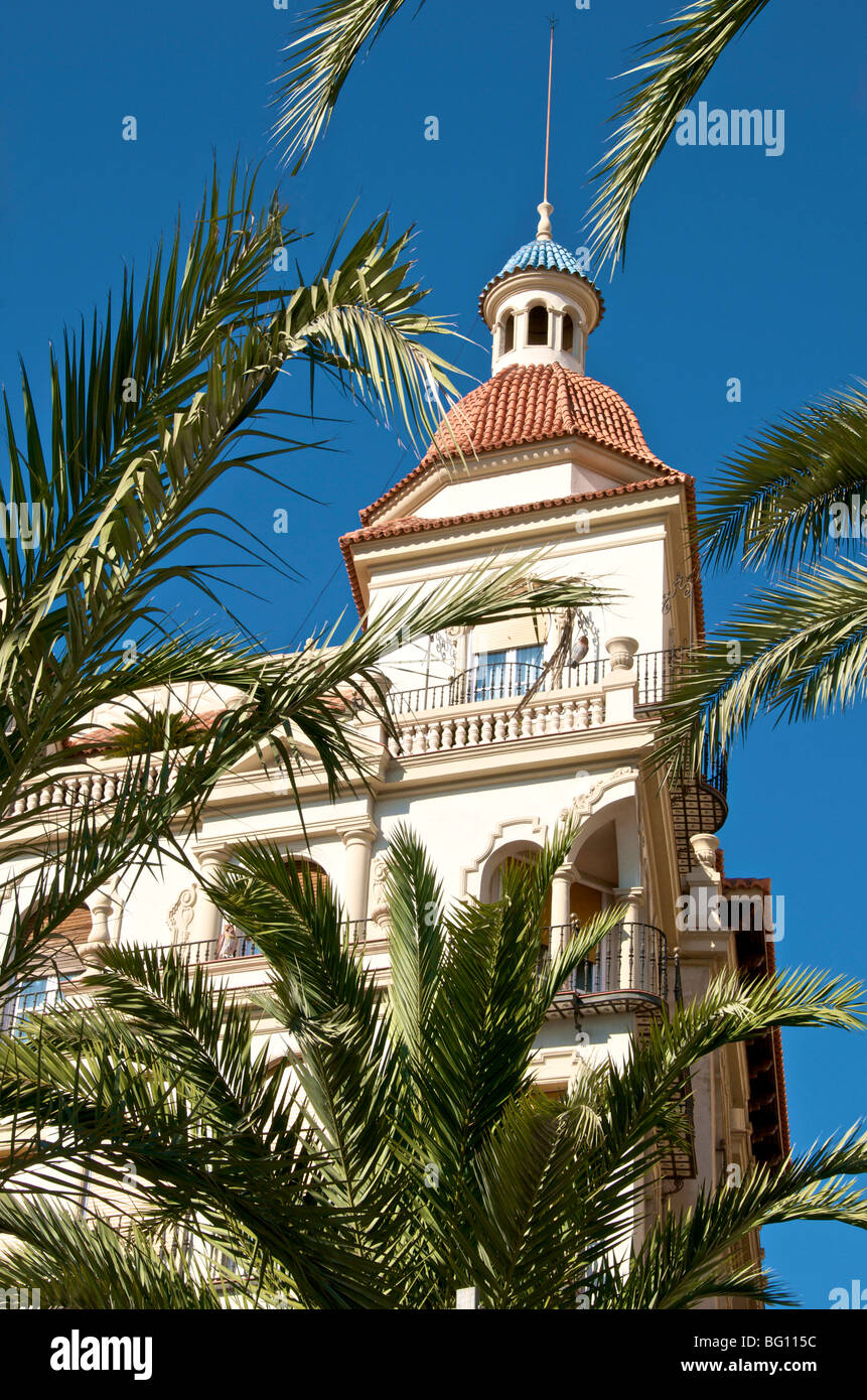 Edificio lungo la Explanada (il lungomare), Alicante, Valencia, Spagna, Europa Foto Stock